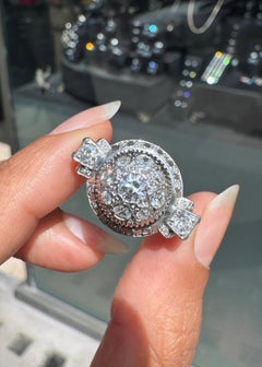 Bague de cocktail vintage en platine avec un diamant de taille « semi-old cut », de style « chunky dome », vers les années 1940