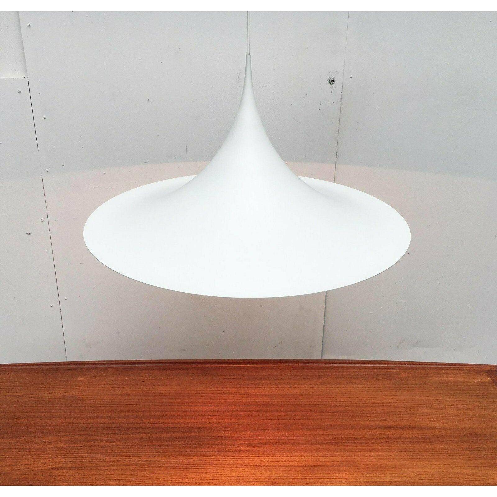 XX secolo Lampada a sospensione semi vintage in bianco di Bondrup & Thorup per Fog & Mørup in vendita