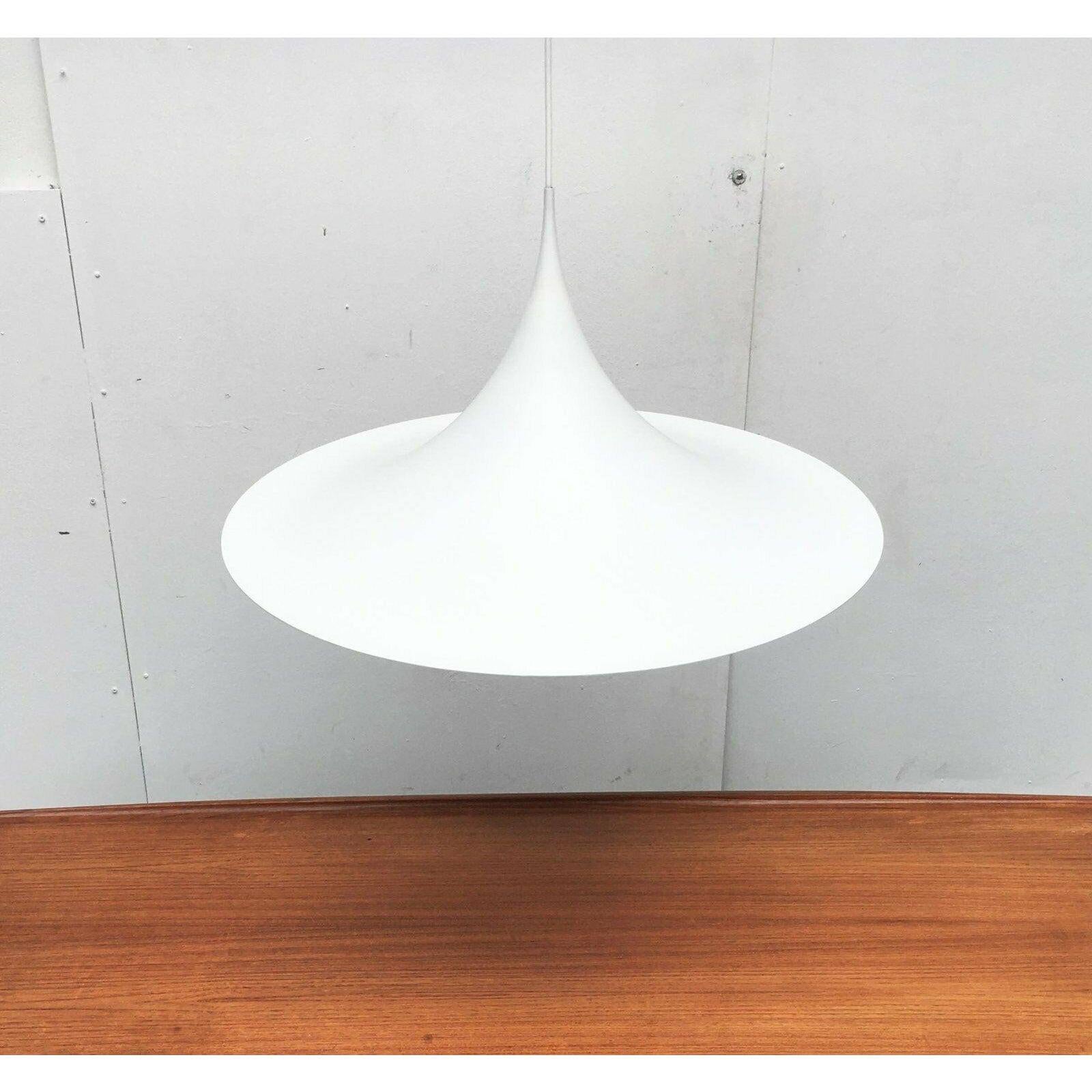 Lampada a sospensione semi vintage in bianco di Bondrup & Thorup per Fog & Mørup in vendita 1