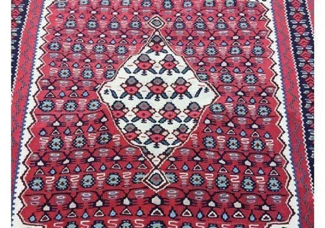 Vintage Senneh Kilim In Good Condition For Sale In St. Albans, GB