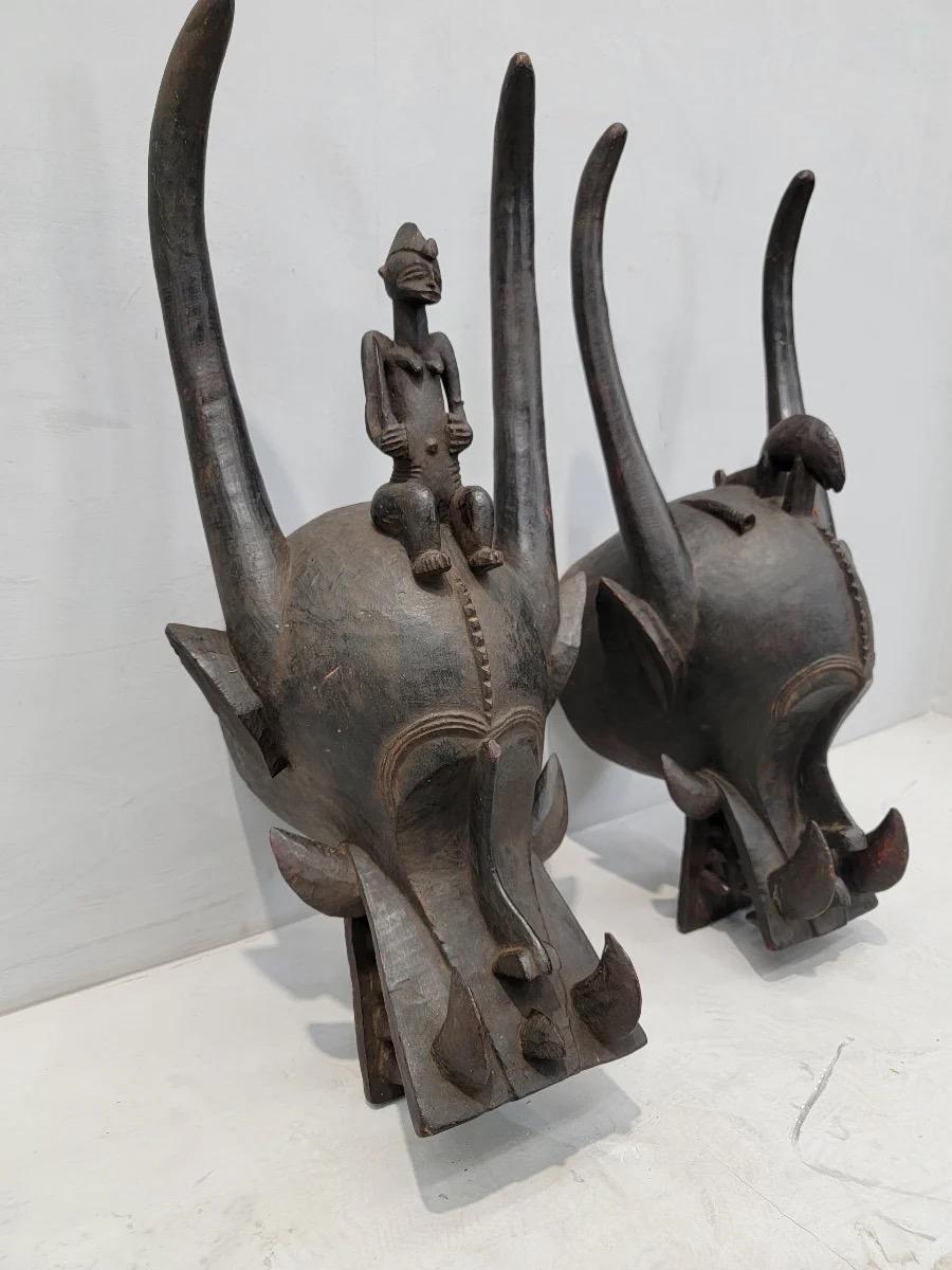 Vintage Senufo Feuerspitter- Helmmaske - 2er-Set im Zustand „Gut“ im Angebot in Chicago, IL