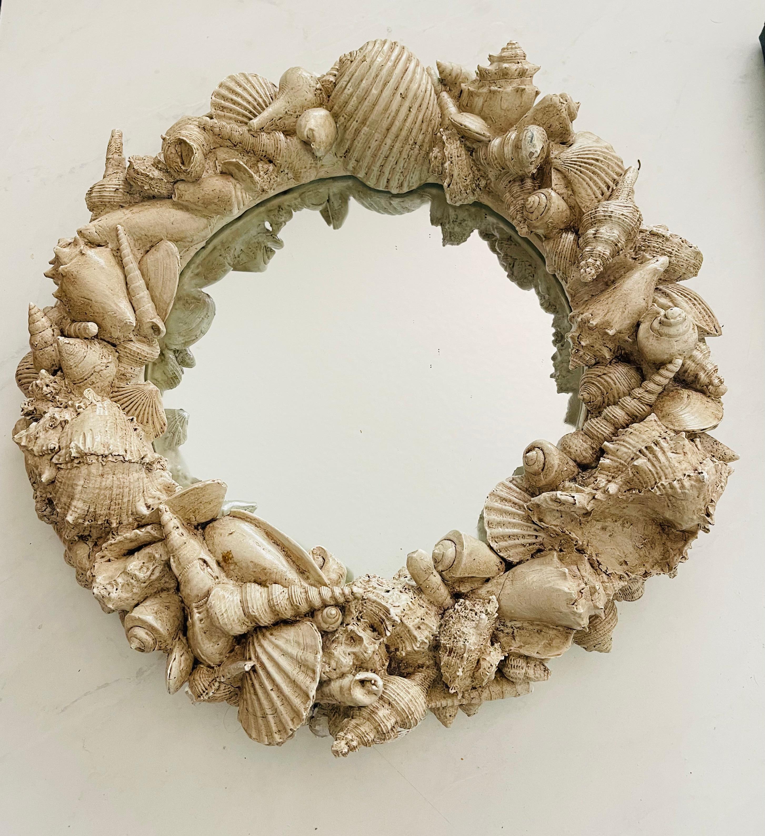 Espejo de escayola de concha estilo vintage Serge Roche mediados del siglo XX en venta