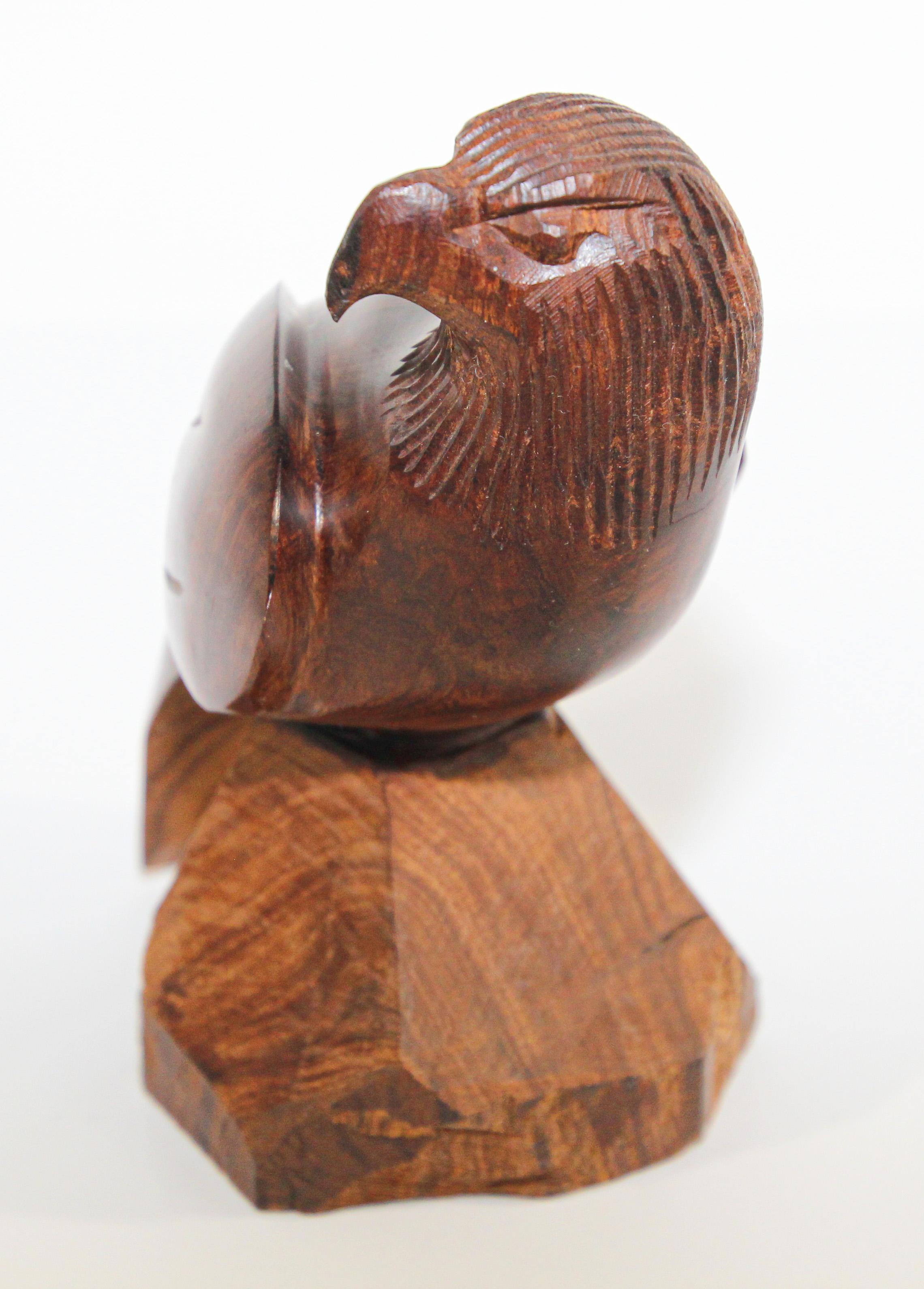 Vintage Sculpture of an American Eagle Carved in Seri Ironwood For Sale 1
