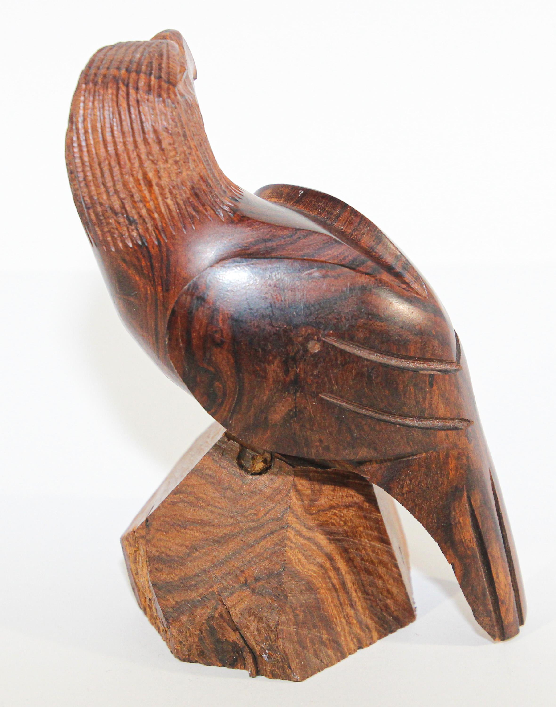 Américain Sculpture vintage d'un aigle américain sculpté dans du bois de fer série en vente