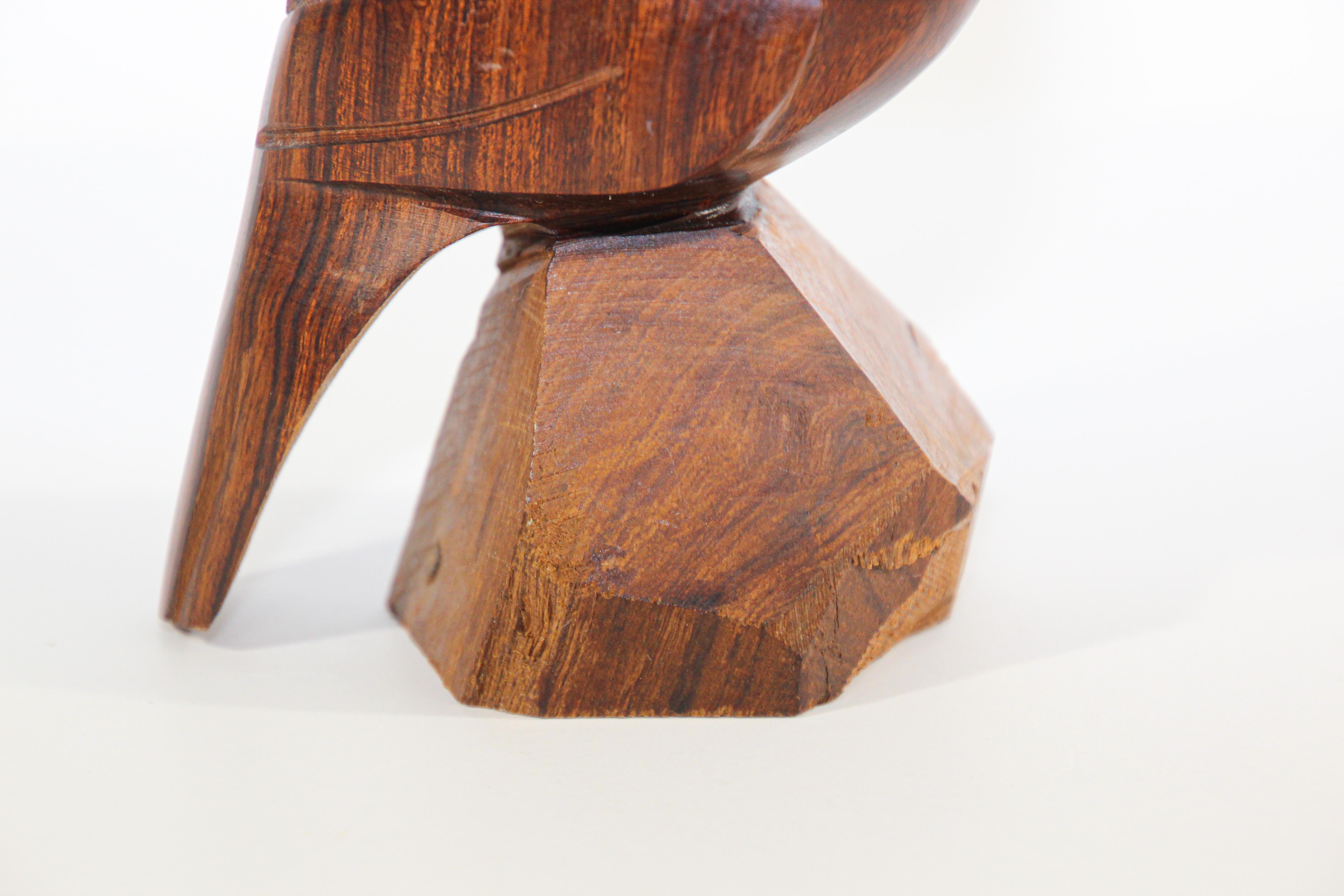 20ième siècle Sculpture vintage d'un aigle américain sculpté dans du bois de fer série en vente