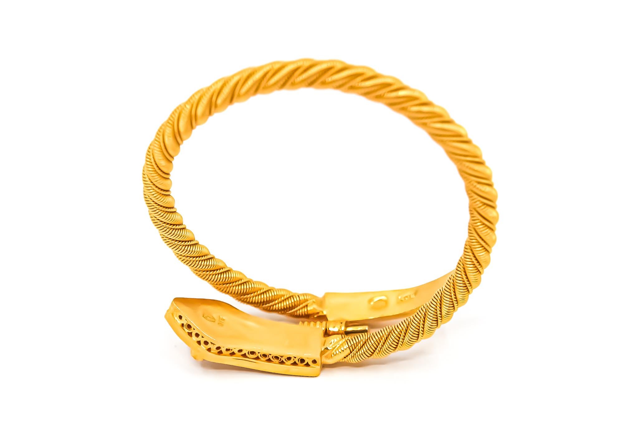 Serpenti Bracelet manchette vintage en or massif 21 carats datant du début des années 1960 en vente 3