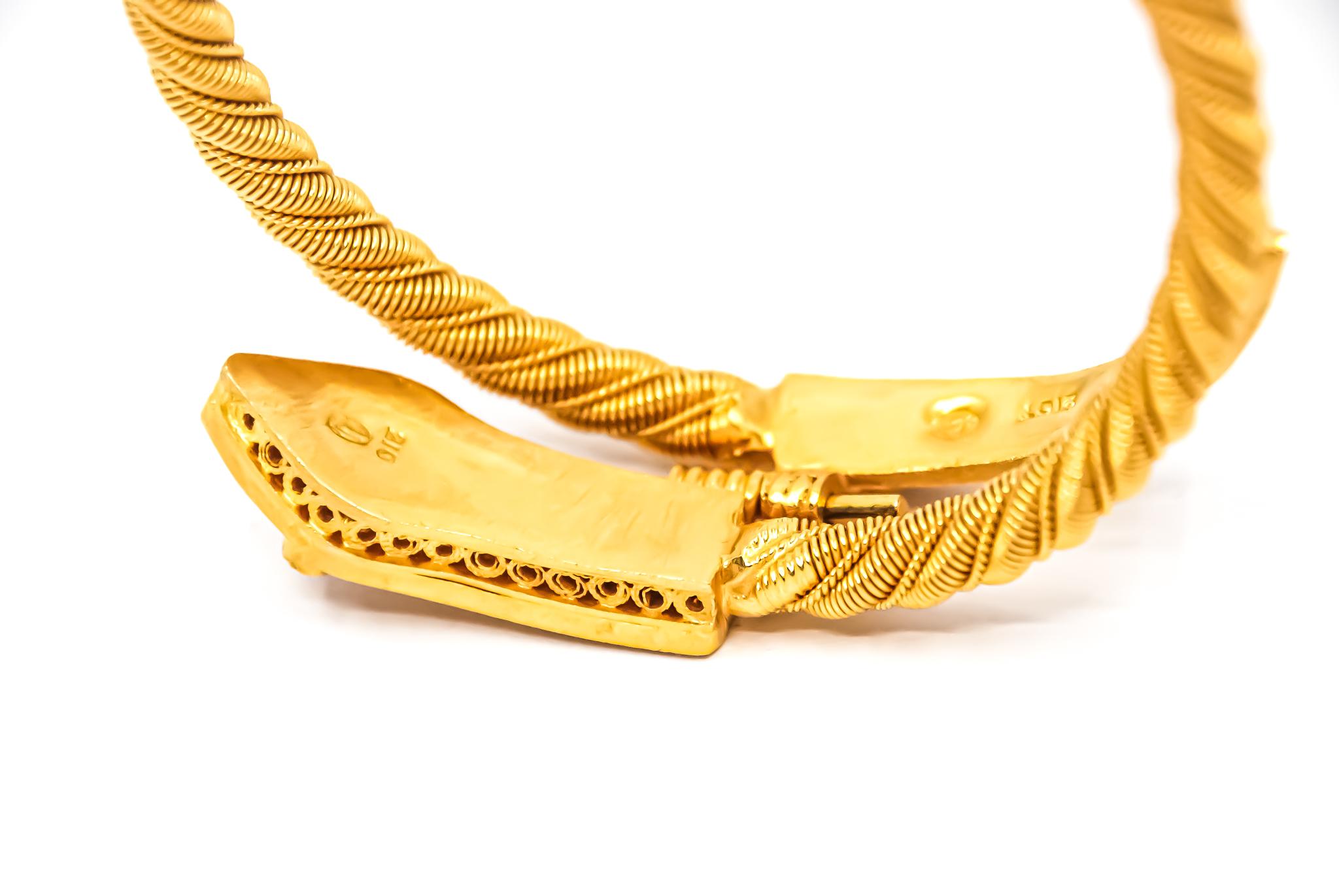 Serpenti Bracelet manchette vintage en or massif 21 carats datant du début des années 1960 en vente 4