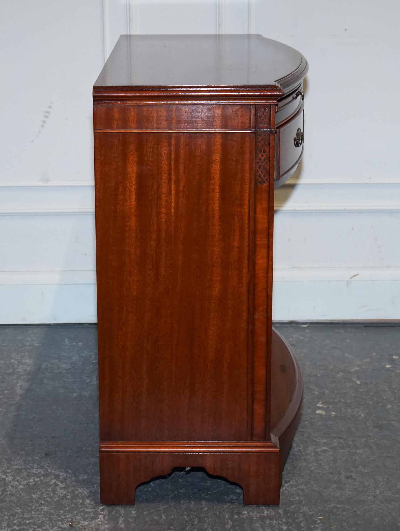 VINTAGE SERPENTINE BOW FRONT DWARF OPEN BOOKCASE WiTH TWO DRAWERS BY WADE For Sale 5