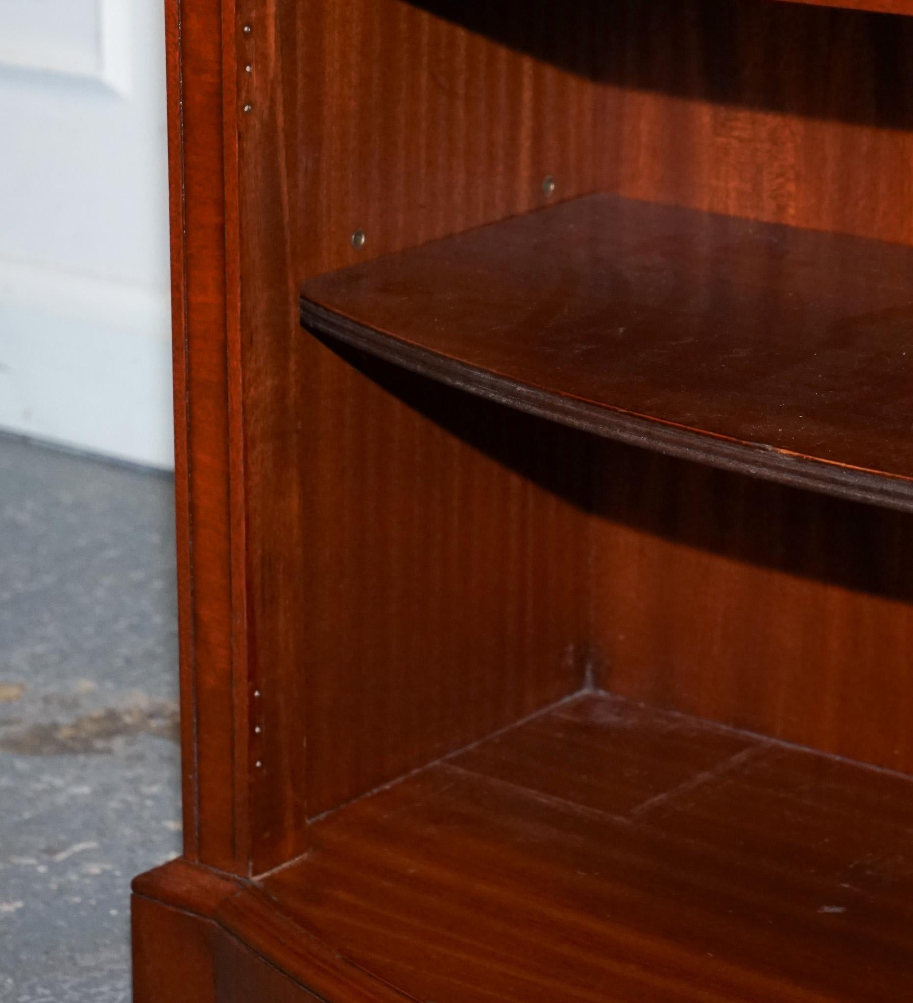 VINTAGE SERPENTINE BOW FRONT DWARF OPEN BOOKCASE WiTH TWO DRAWERS BY WADE In Good Condition For Sale In Pulborough, GB