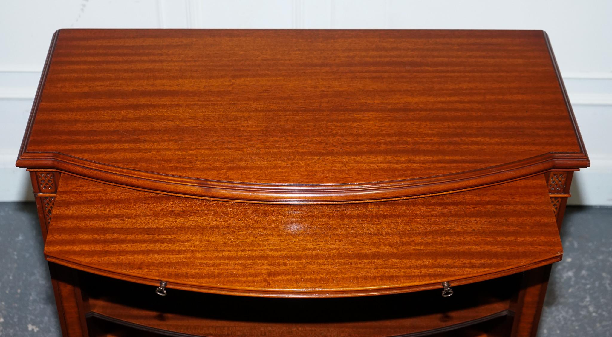 VINTAGE SERPENTINE BOW FRONT DWARF OPEN BOOKCASE WiTH TWO DRAWERS BY WADE For Sale 1