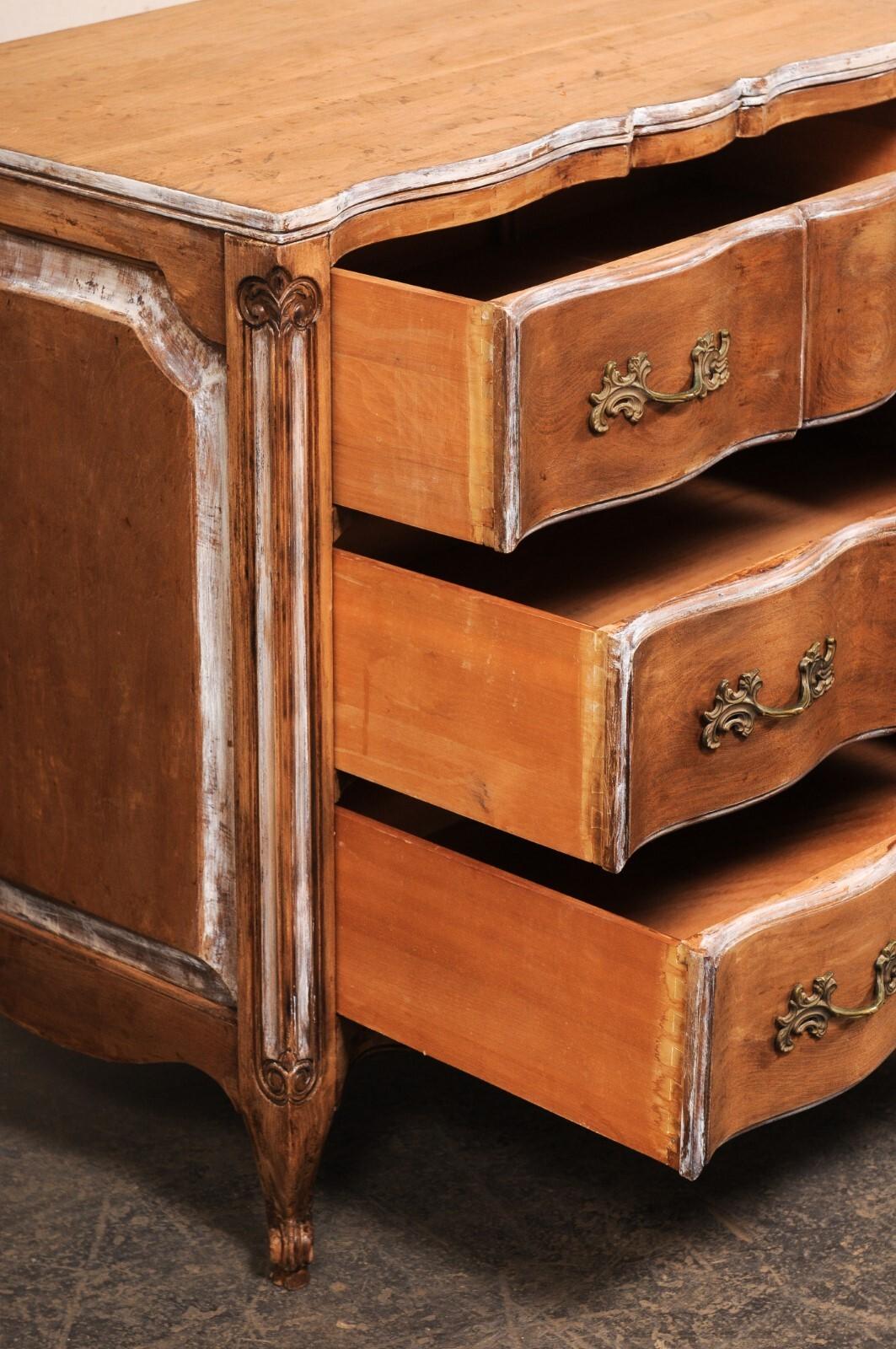 Vintage Serpentine Commode w/Rococo Pulls In Good Condition For Sale In Atlanta, GA