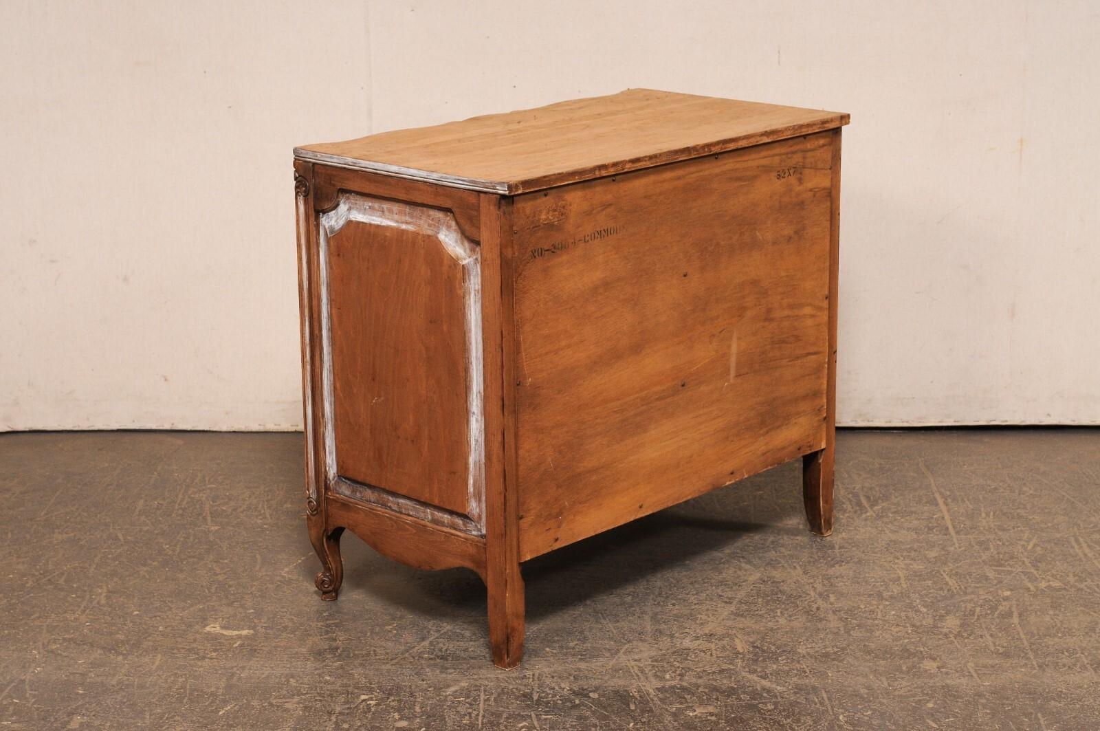 Vintage Serpentine Commode w/Rococo Pulls For Sale 3