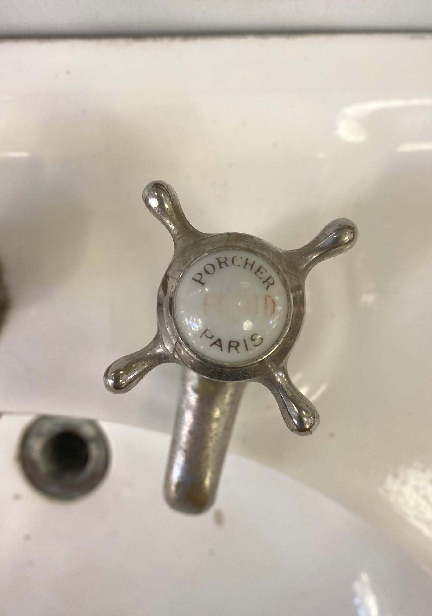Vintage Serpentine Porcher Paris White Crackled Single Leg Sink In Good Condition In New York, NY