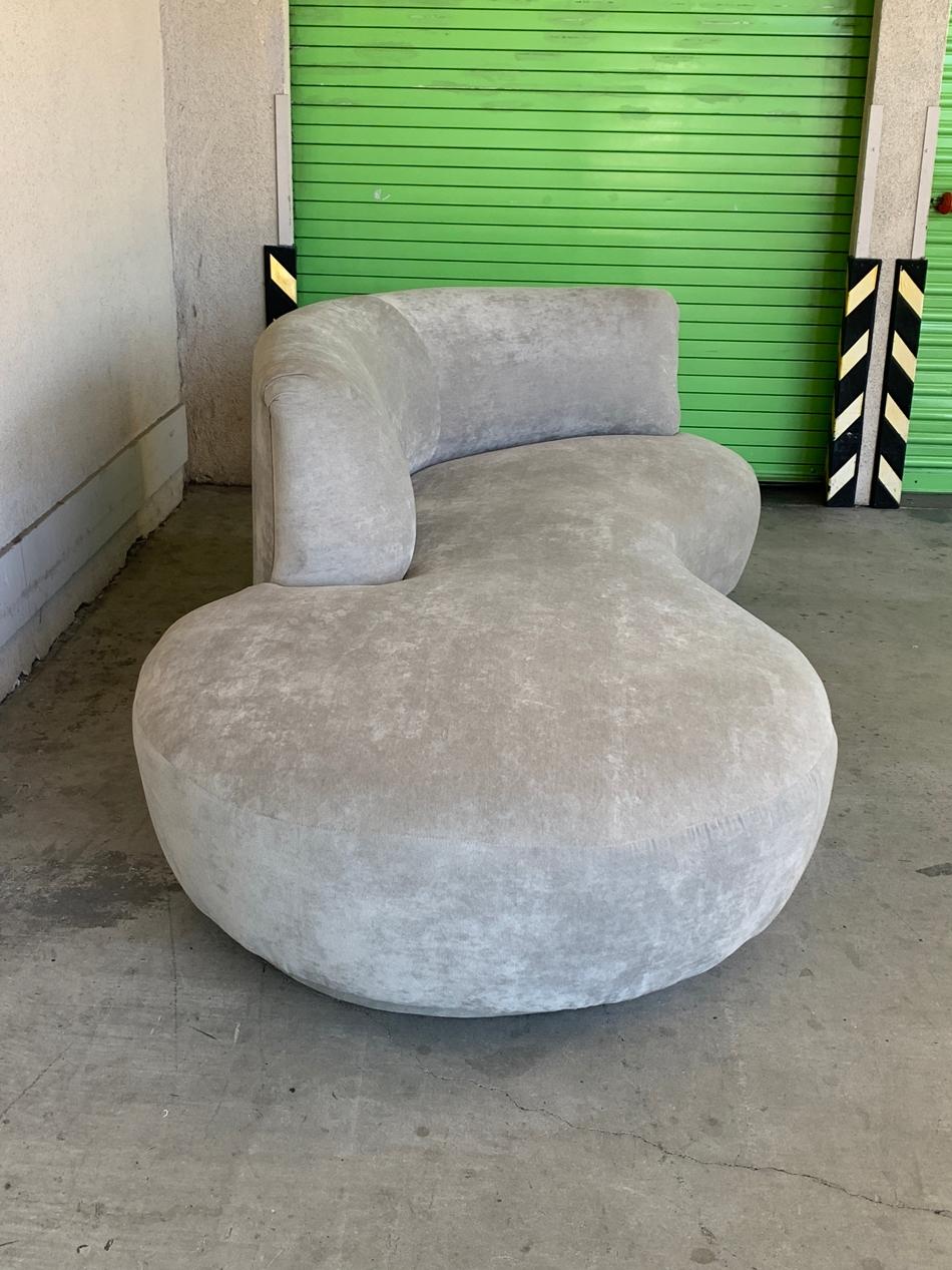 Vintage Serpentine Sofa with Plinth Base In Good Condition In Los Angeles, CA