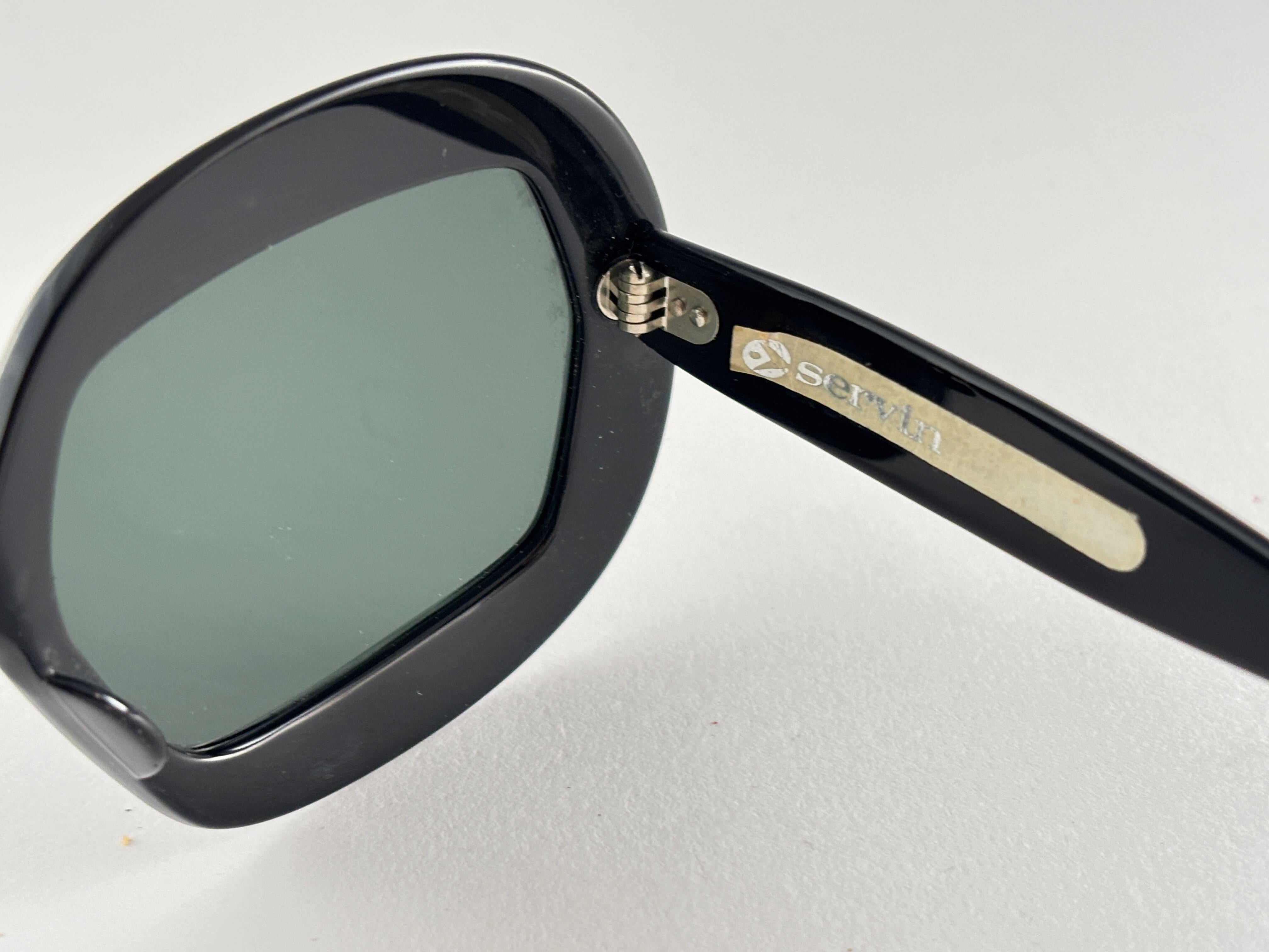 Vintage Servin Schwarz gerundet 1970er Jahre Sonnenbrille Made in Spain für Damen oder Herren im Angebot