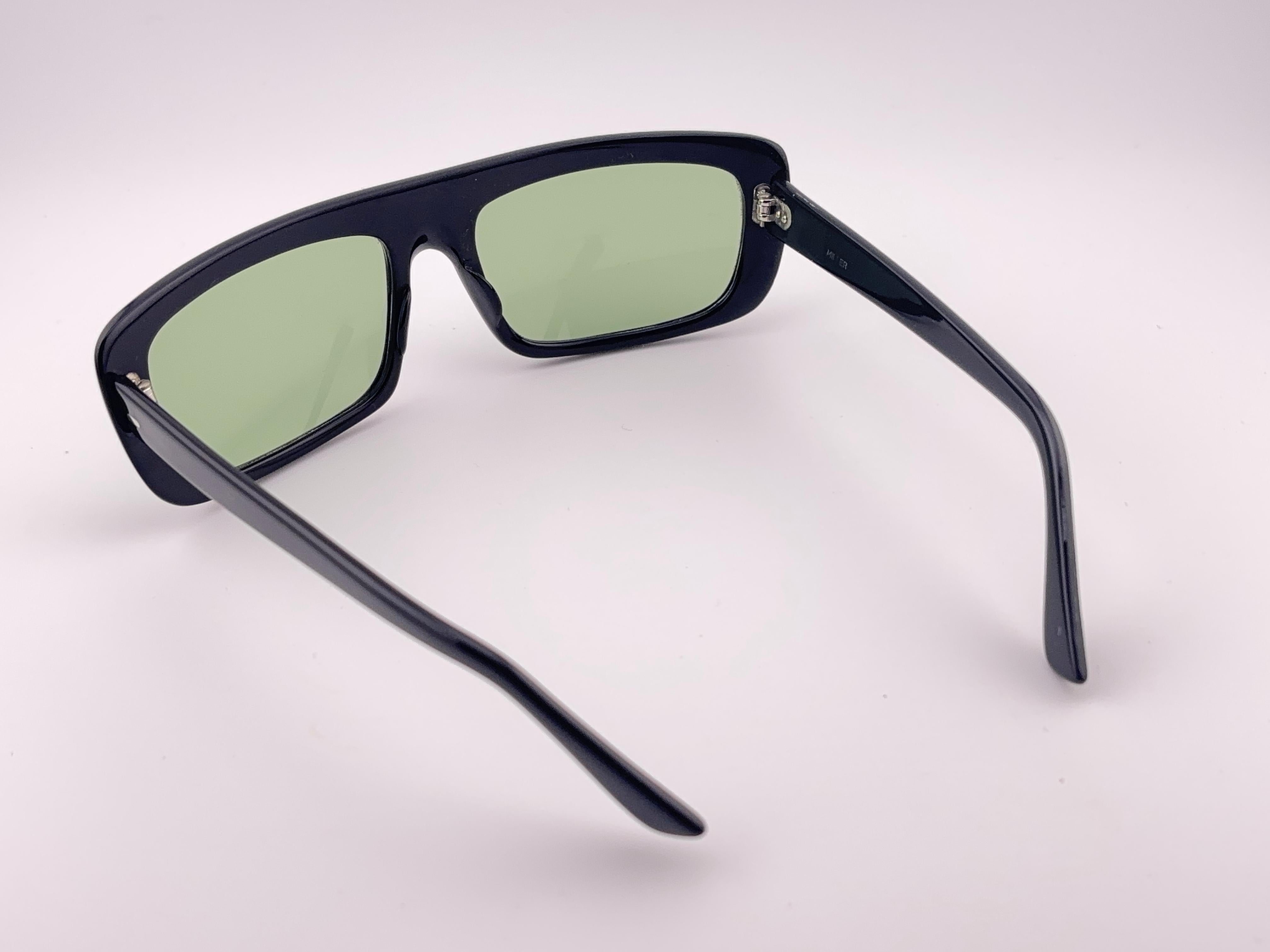 Noir Lunettes de soleil vintage Servin noir à large monture Midcentury 1960's en vente