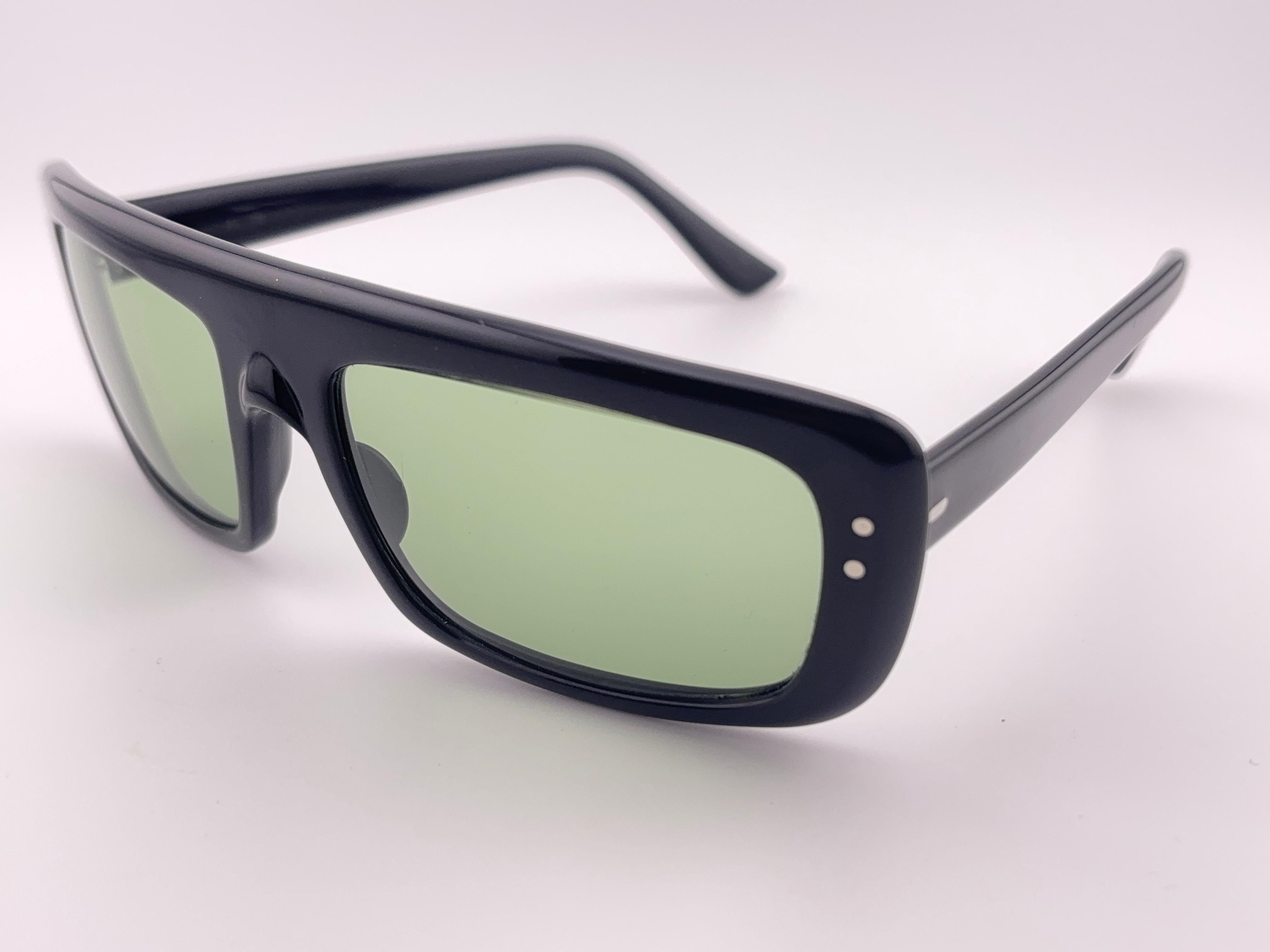 Lunettes de soleil vintage Servin noir à large monture Midcentury 1960's en vente 1