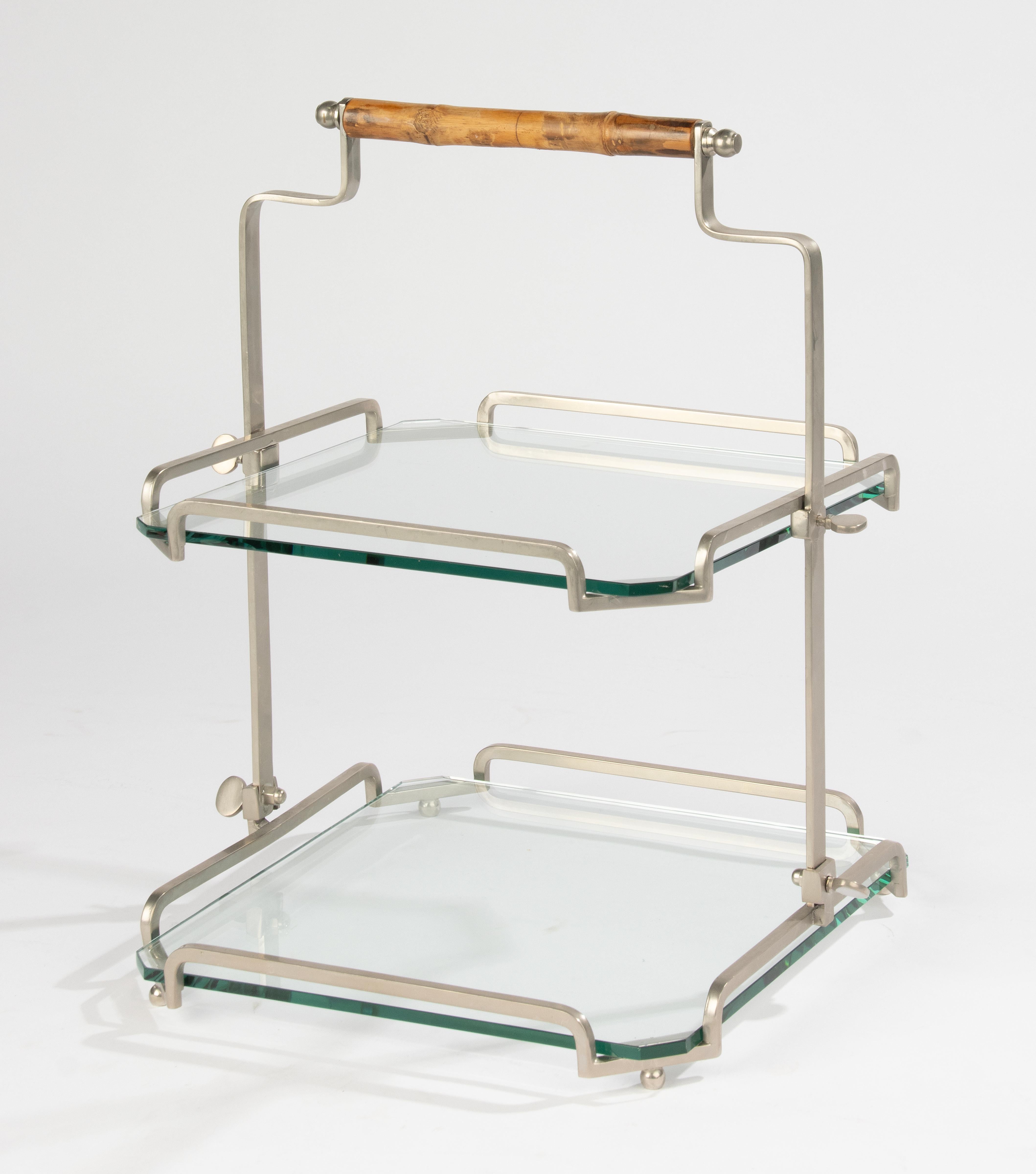 Vintage Servierständer - Zweistöckig - Metall und Glas - Bambusgriff (Französisch) im Angebot
