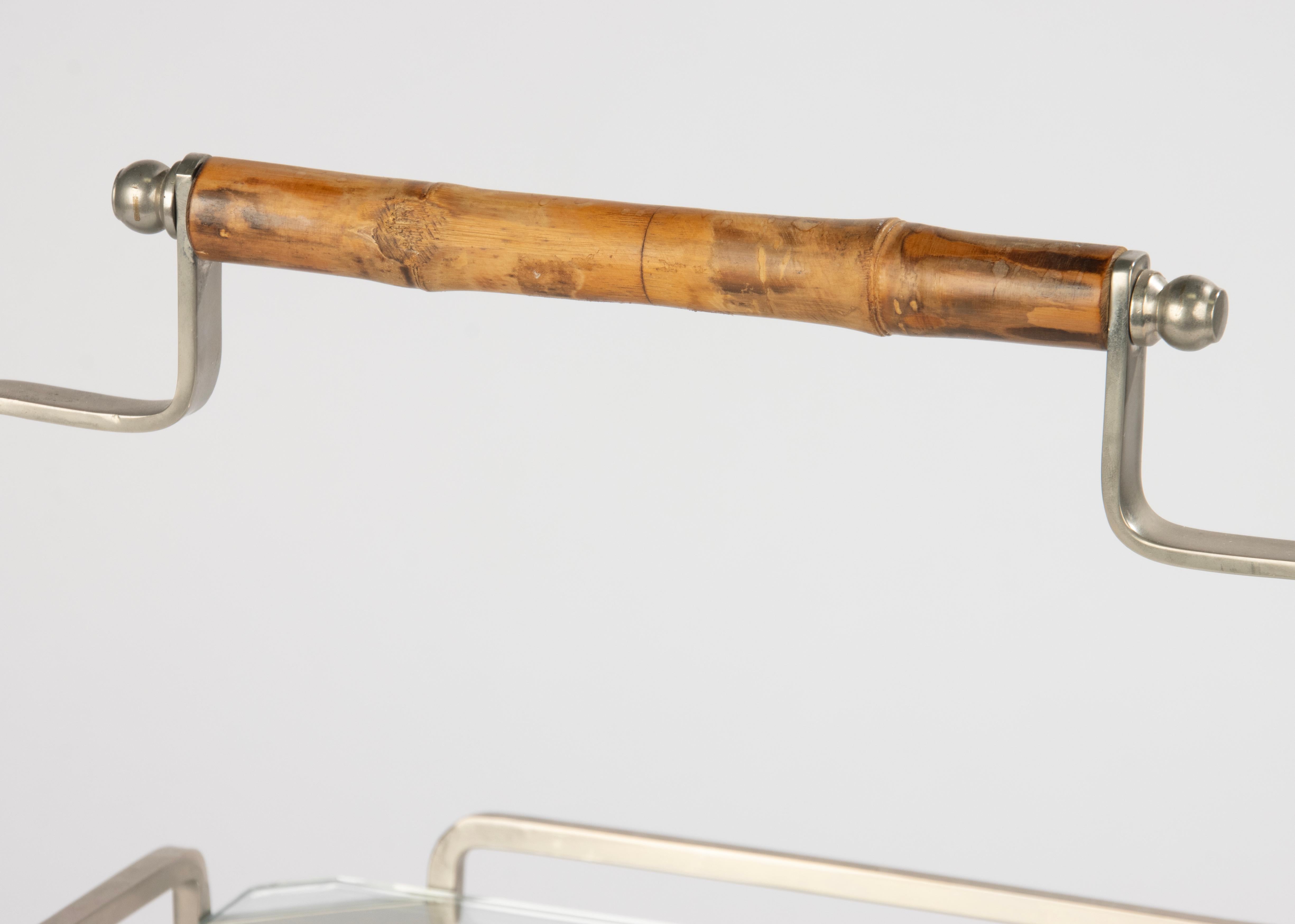 Vintage Servierständer - Zweistöckig - Metall und Glas - Bambusgriff im Zustand „Gut“ im Angebot in Casteren, Noord-Brabant