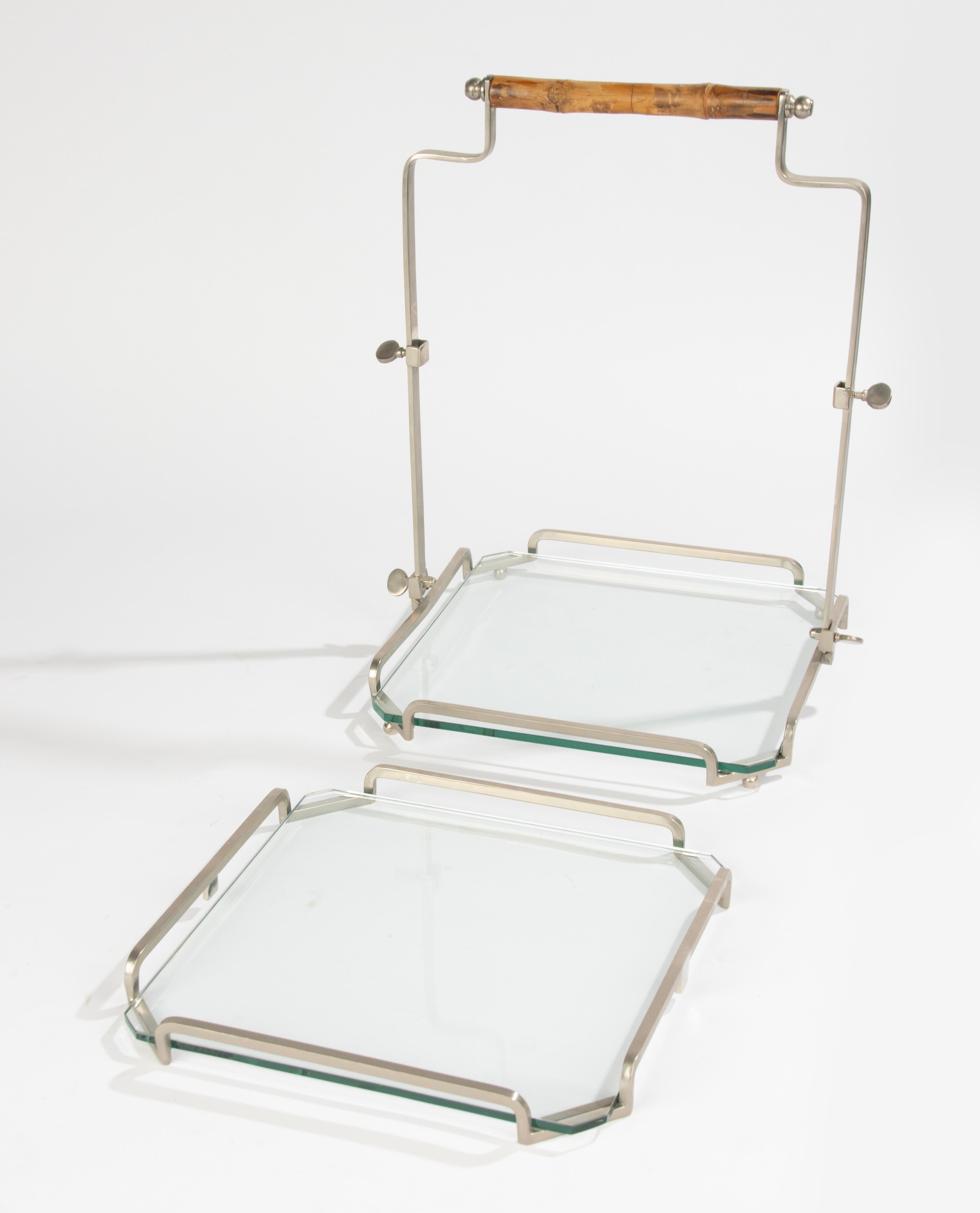 Vintage Servierständer - Zweistöckig - Metall und Glas - Bambusgriff (Mitte des 20. Jahrhunderts) im Angebot