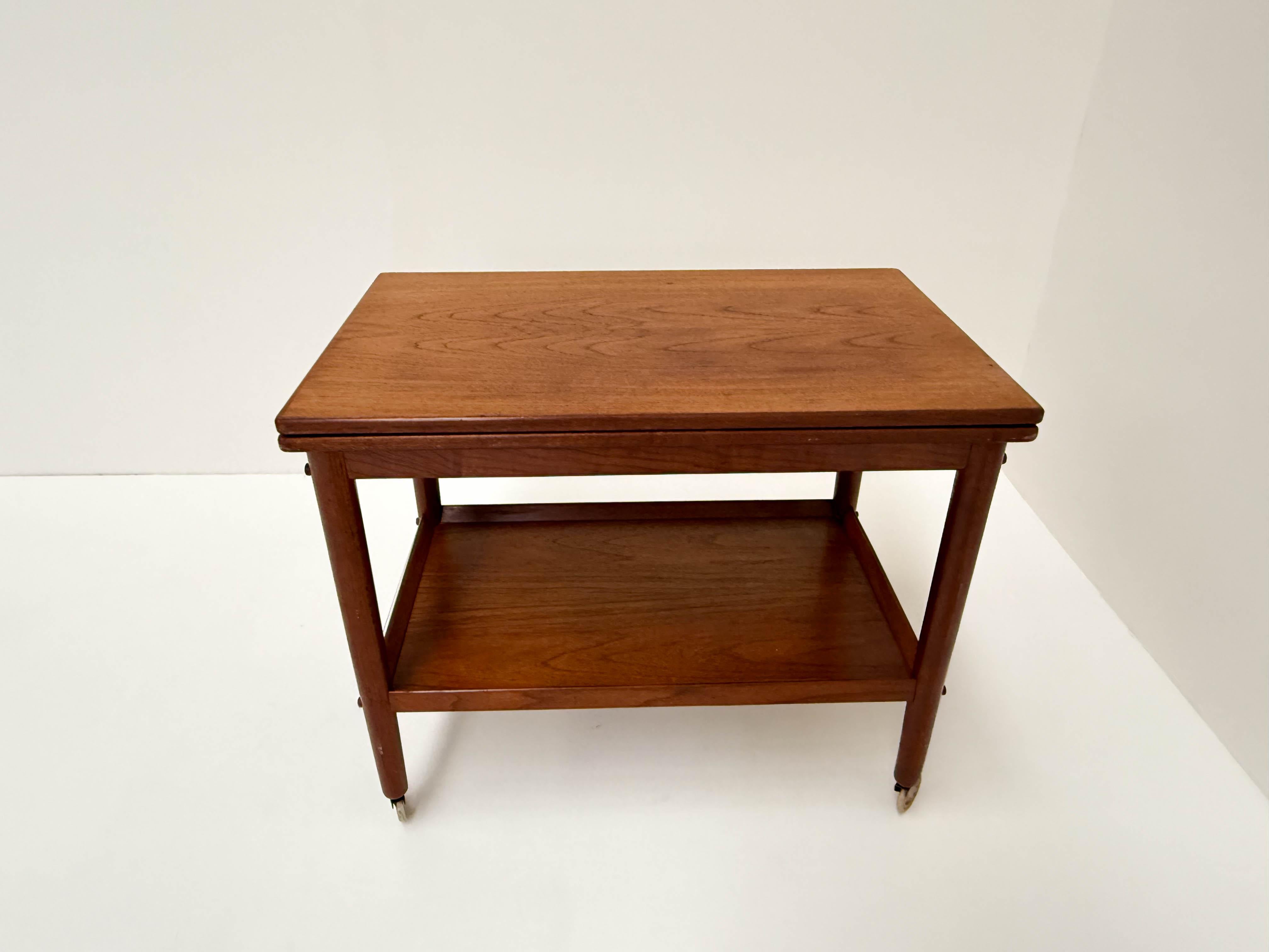 This exquisite serving trolley, made by Jeppesens Møbelfabrik in the 1960s, is a perfect example of Scandinavian craftsmanship and functional elegance.Crafted from rich, warm teak, this piece showcases Wanscher’s dedication to refined aesthetics and