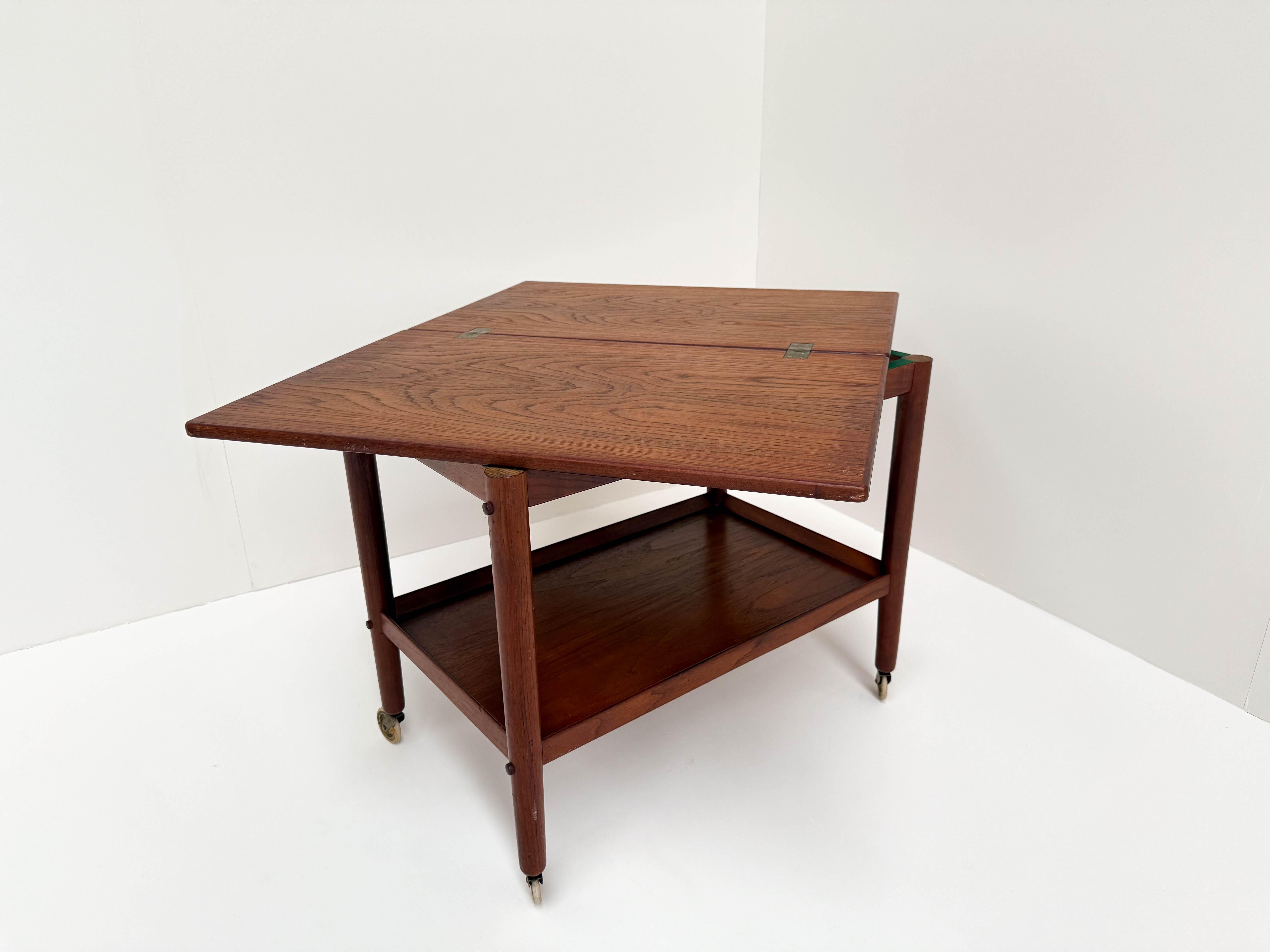 Vintage Serving Trolley, P. Jeppesen Møbelfabrik, 1960s In Good Condition For Sale In BERKEL EN RODENRIJS, NL