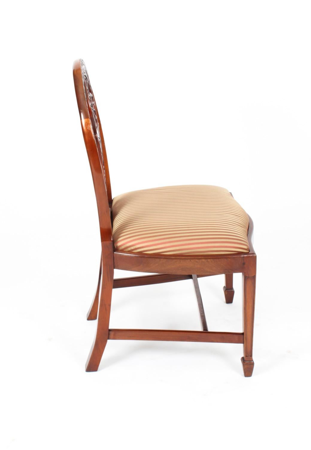 Anglais Ensemble vintage de 10 chaises de salle à manger anglaises de style Régence en acajou du milieu du XXe siècle en vente