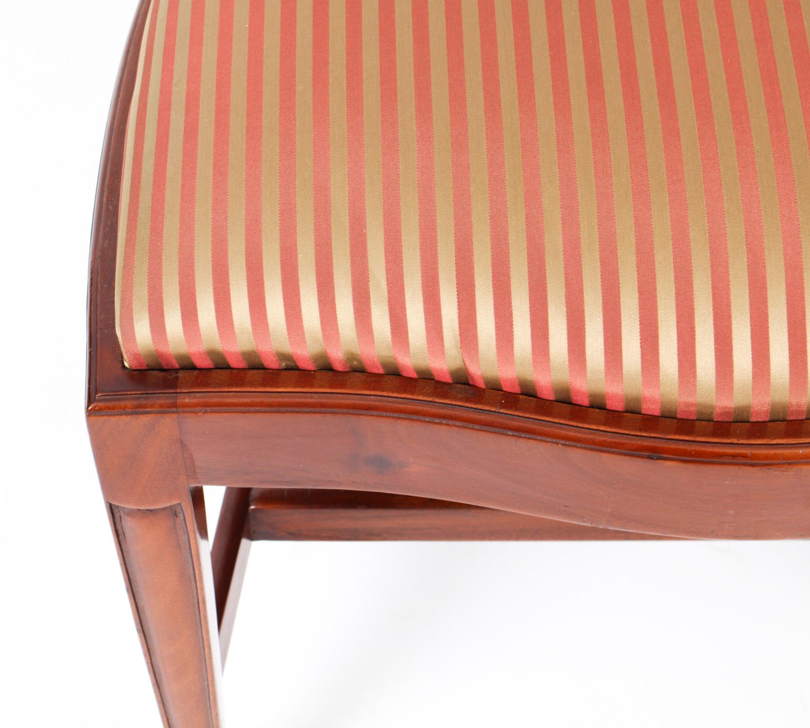 Milieu du XXe siècle Ensemble vintage de 10 chaises de salle à manger anglaises de style Régence en acajou du milieu du XXe siècle en vente