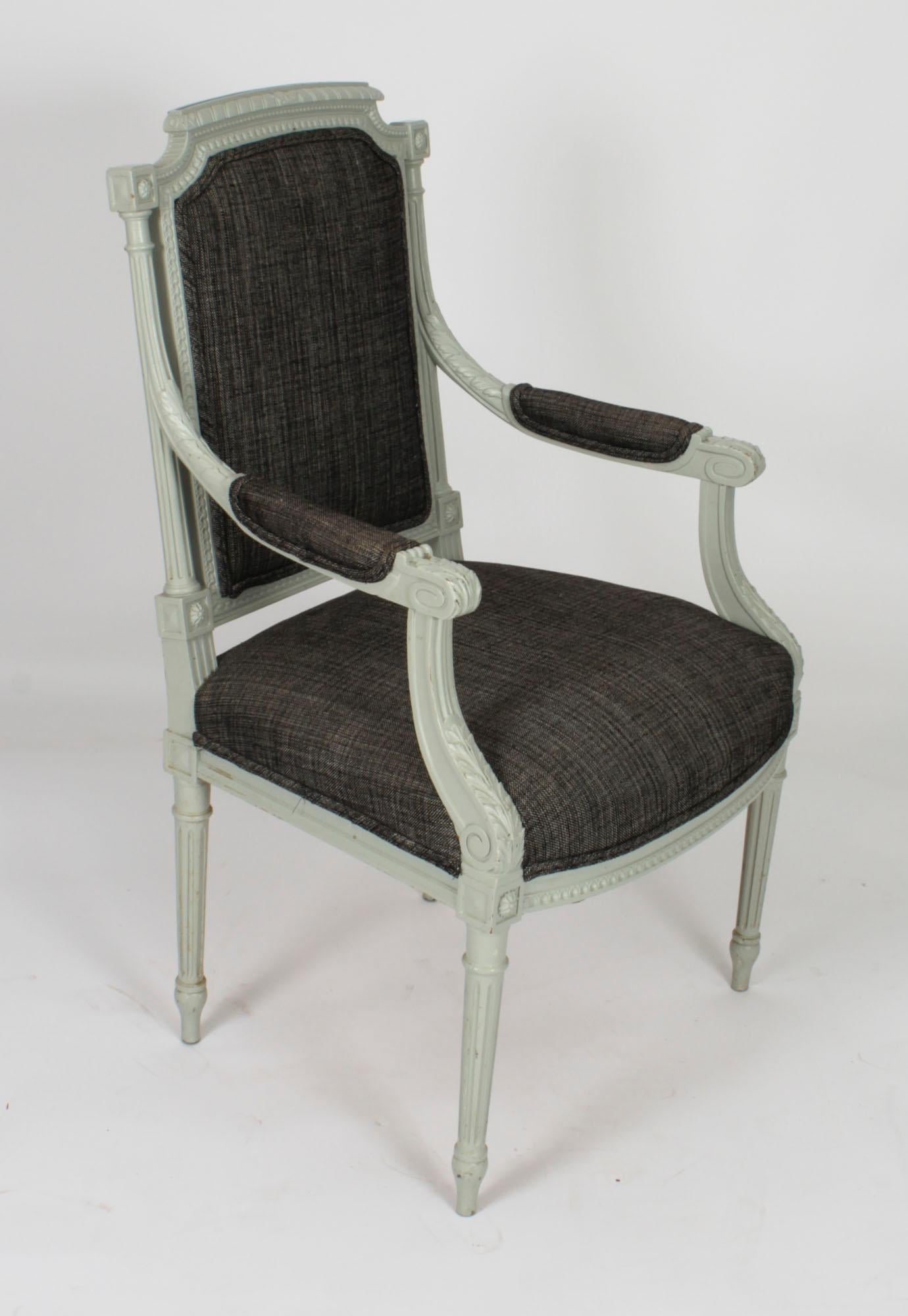 Vintage Set 10 chaises de salle à manger Louis XVI Revive peintes en bleu et gris 20ème siècle en vente 6