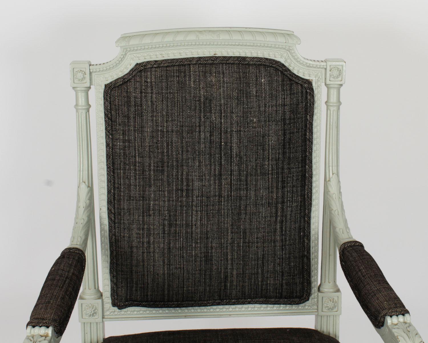 Vintage Set 10 chaises de salle à manger Louis XVI Revive peintes en bleu et gris 20ème siècle en vente 7