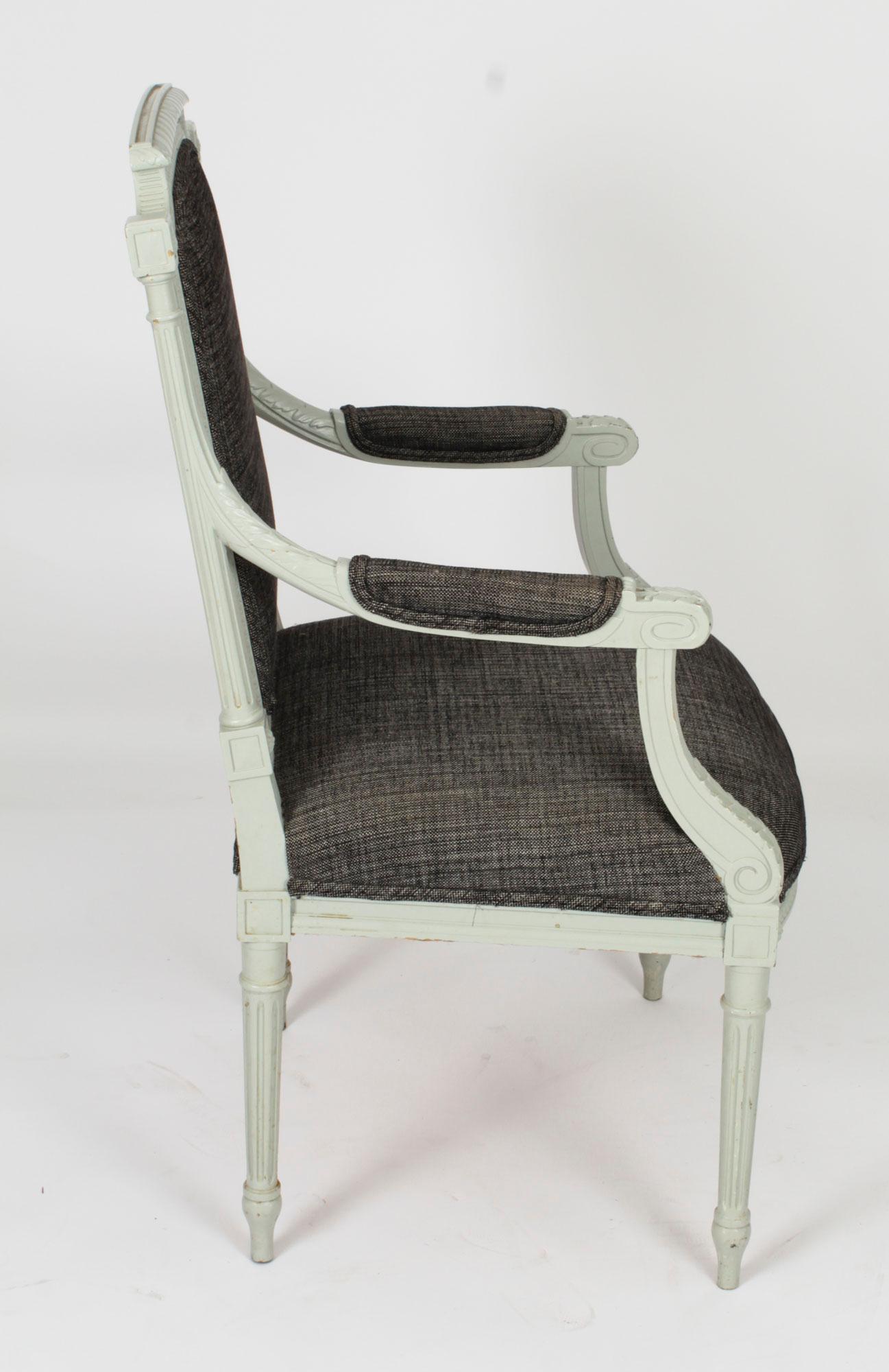 Vintage Set 10 chaises de salle à manger Louis XVI Revive peintes en bleu et gris 20ème siècle en vente 12