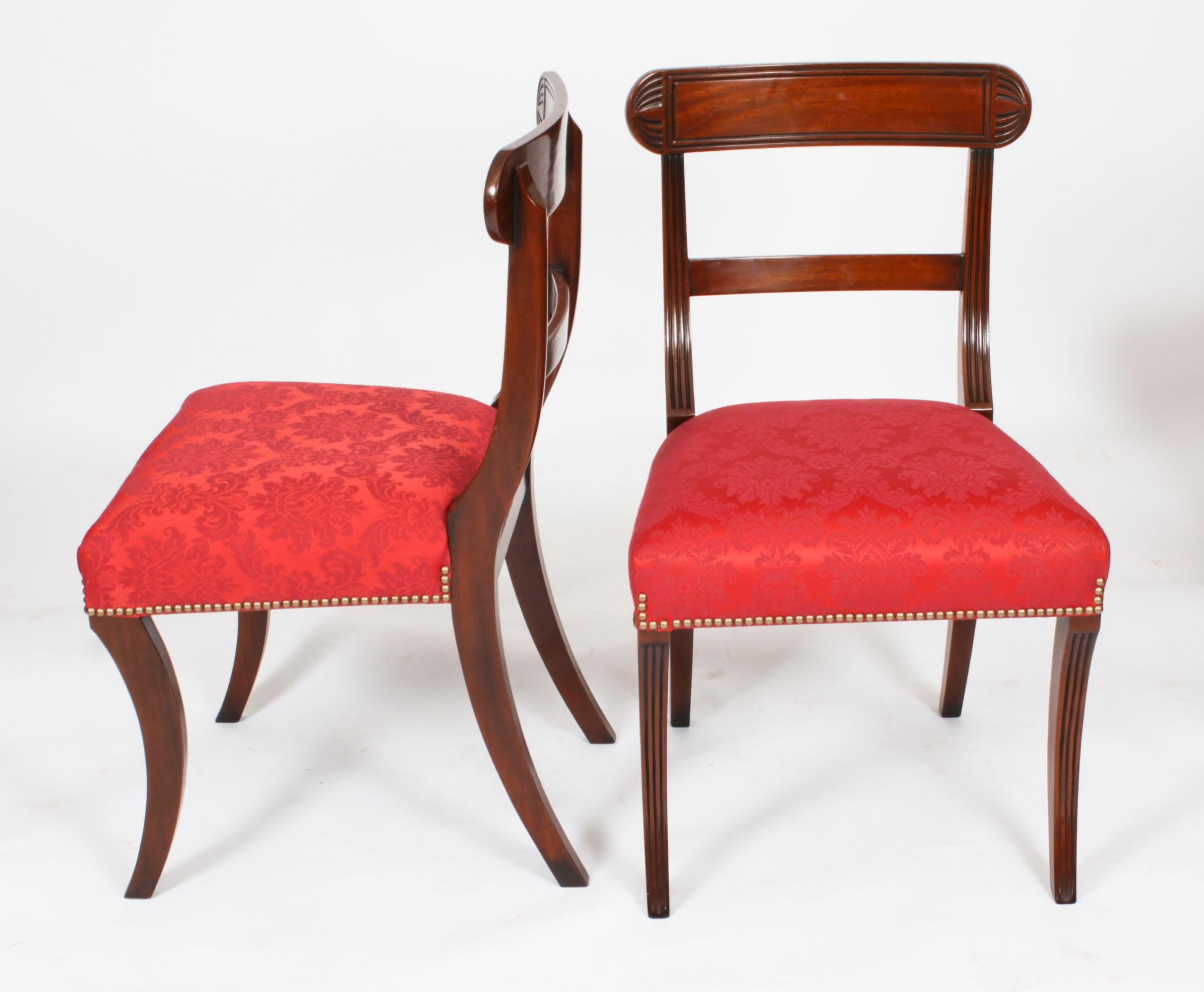 12 englische Regency-Revival-Esszimmerstühle mit Barrückenlehne, 20. Jahrhundert (Regency Revival) im Angebot