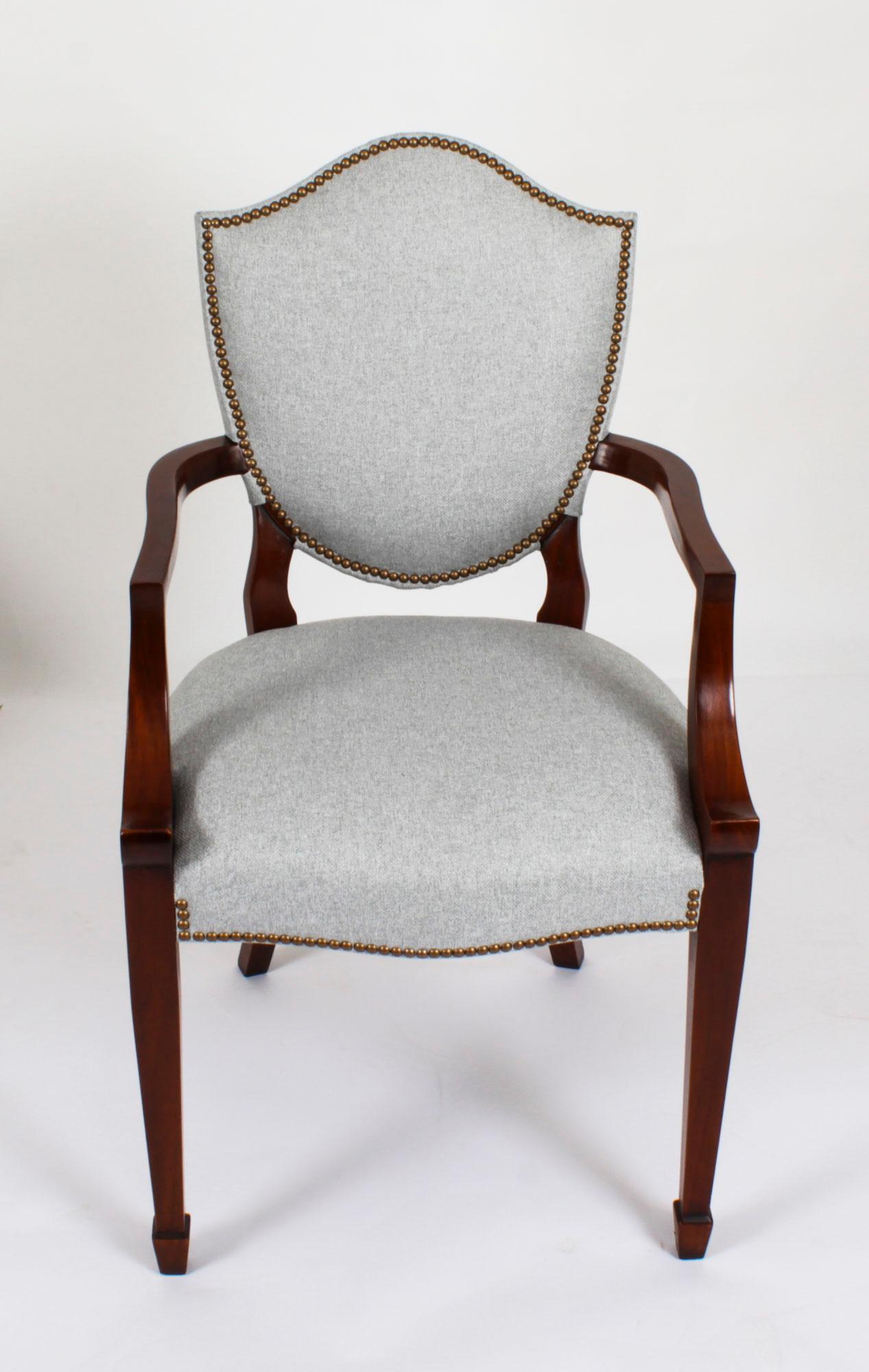 Vintage Set 12 Hepplewhite Revival Shield Back Dining Chairs 20th Century For Sale 5