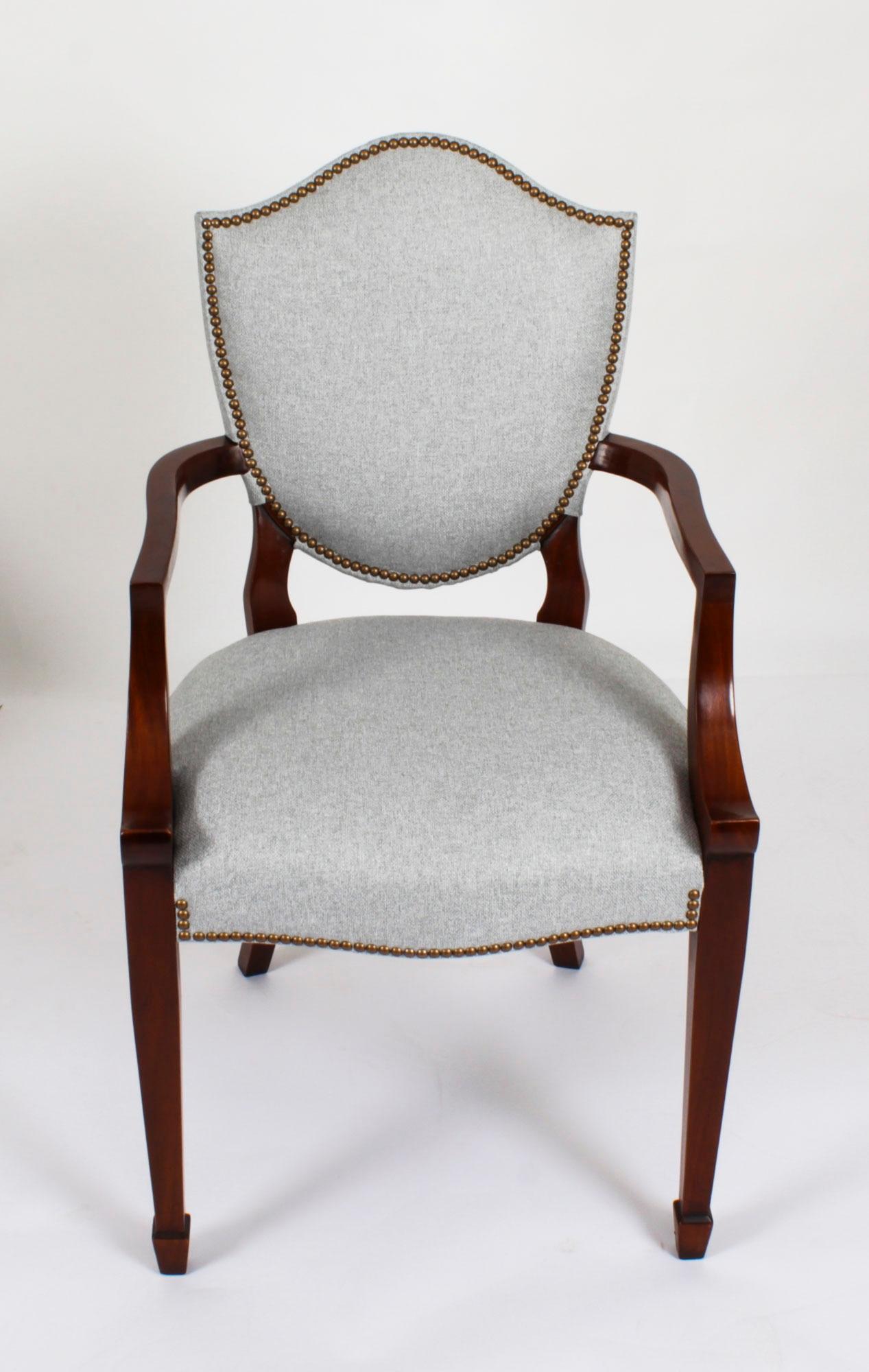 Vintage Set 12 Hepplewhite Revival Shield Back Dining Chairs 20th Century For Sale 7