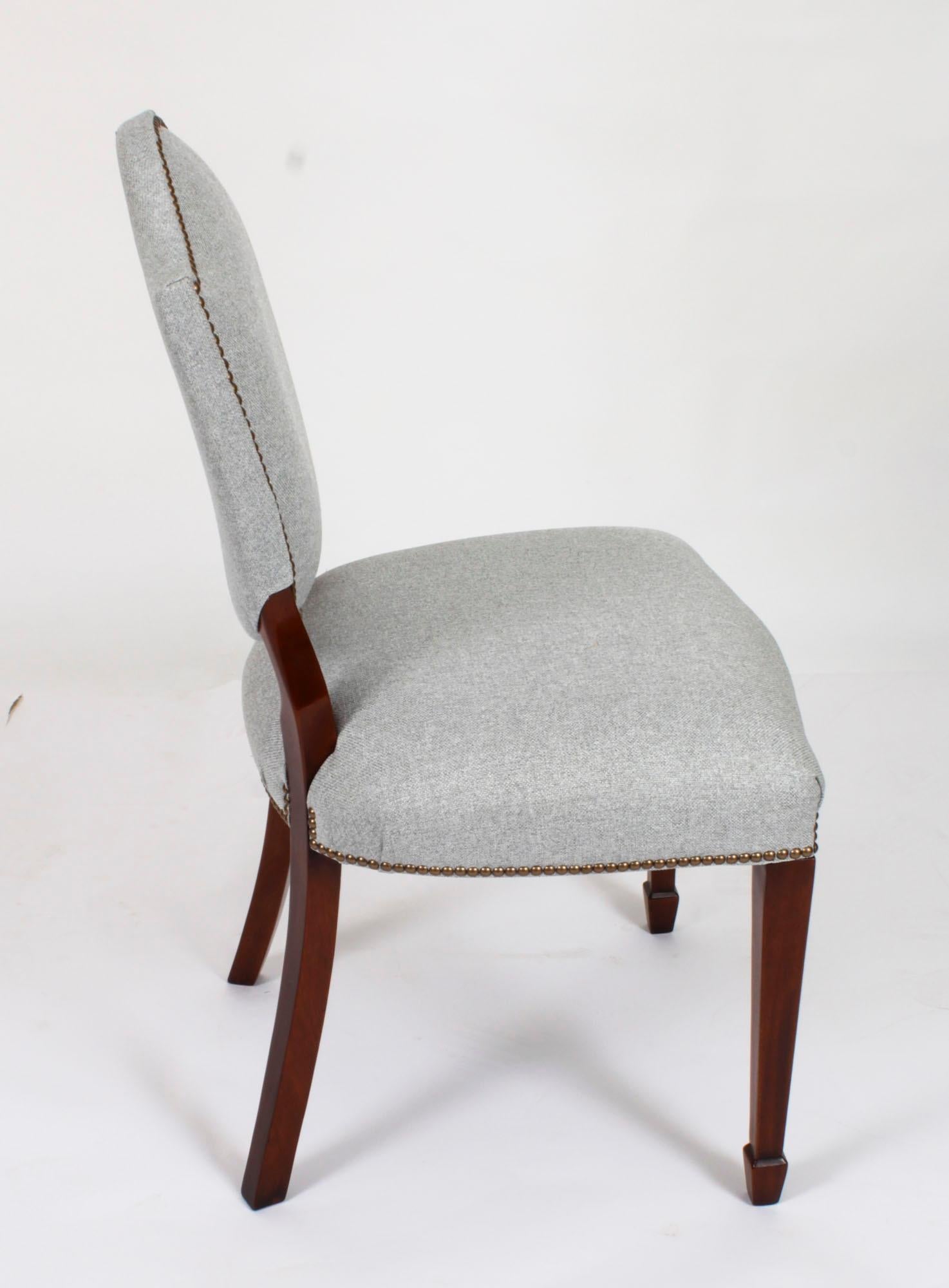 Vintage Set 12 Hepplewhite Revival Shield Back Dining Chairs 20th Century In Good Condition For Sale In London, GB