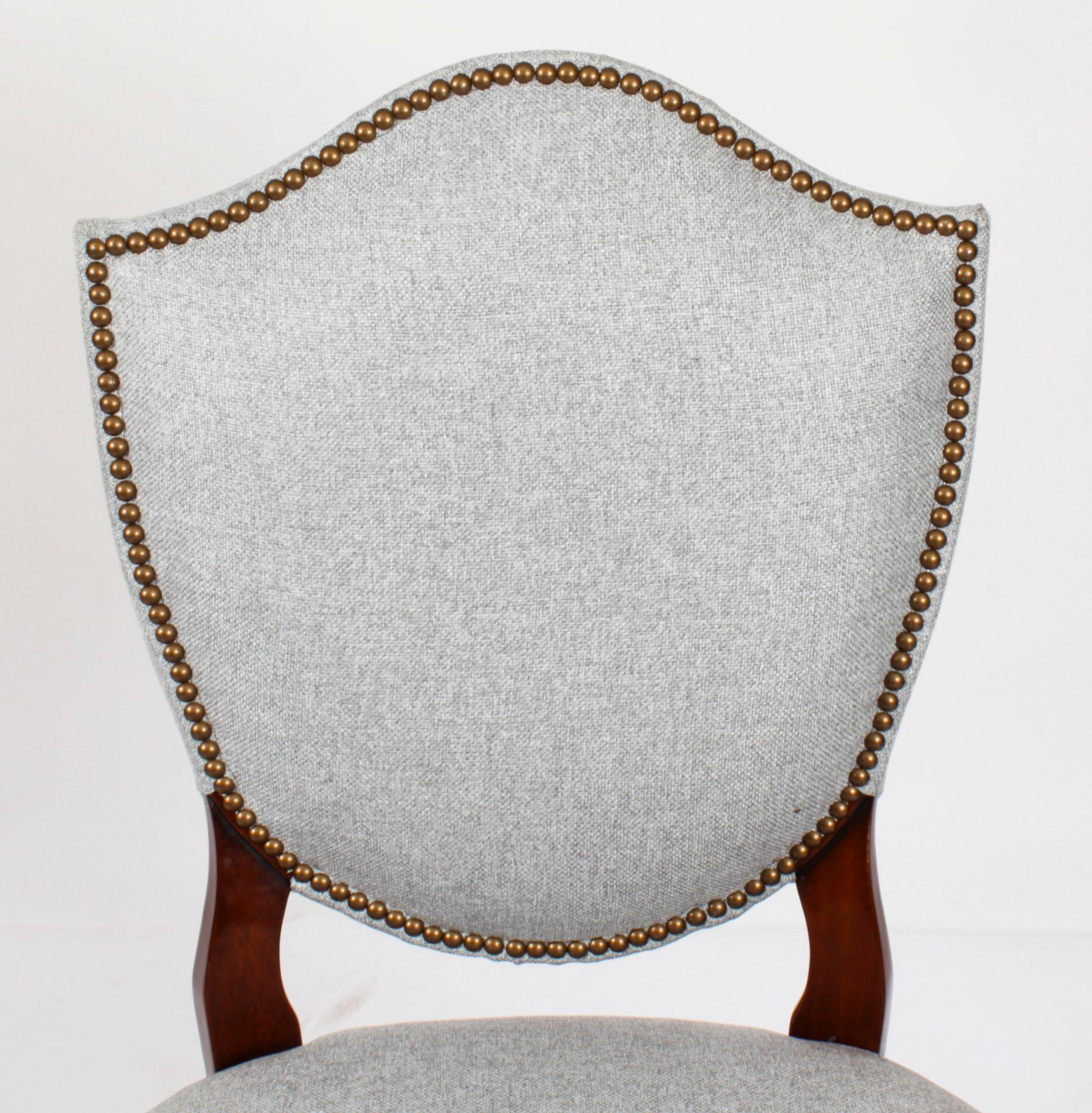 Anglais Vintage Set 12 chaises de salle à manger à dossier bouclier Revive 20ème siècle en vente