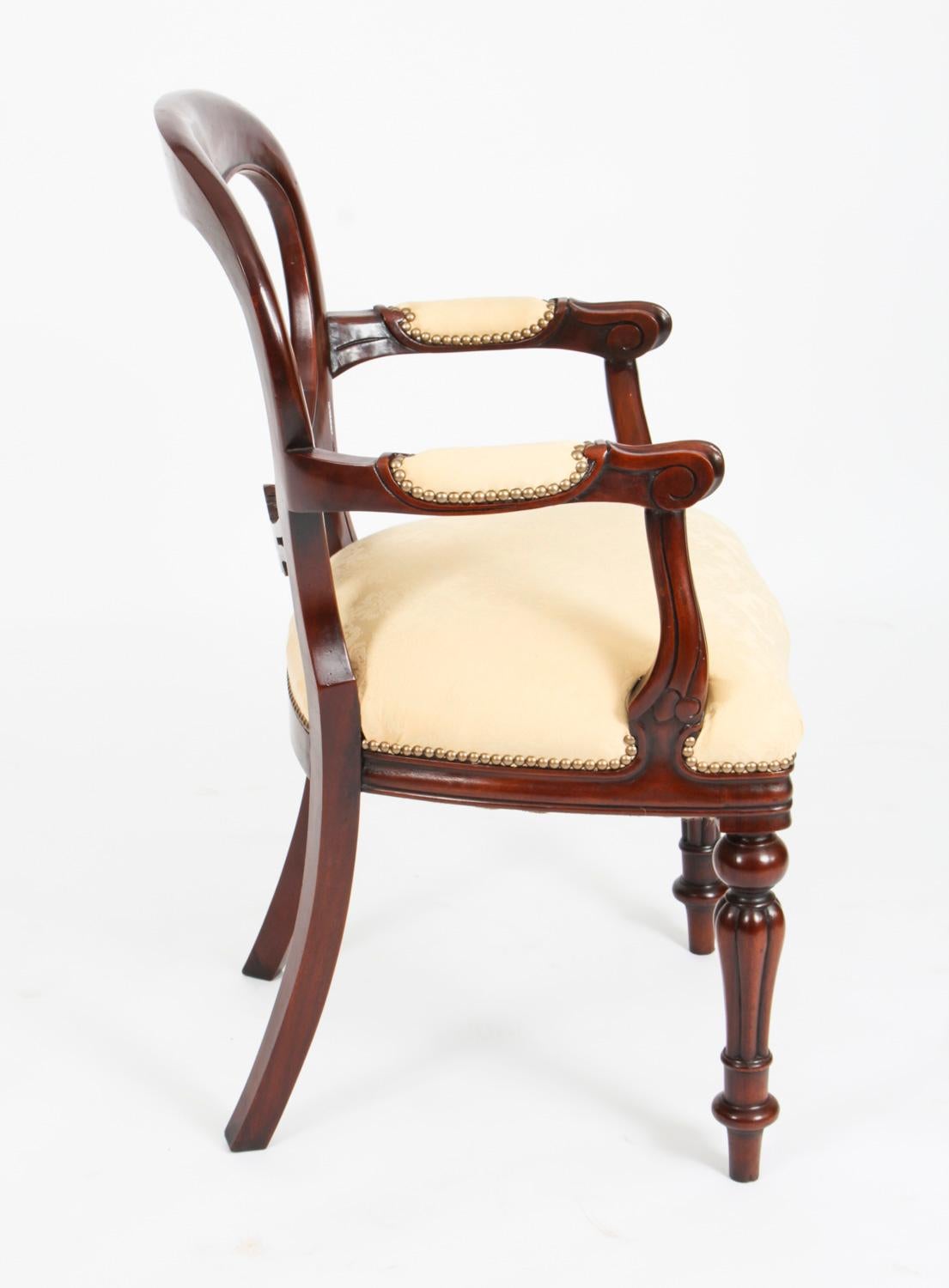 Vintage Set 12 Victorian Revival Balloon Back Dining Chairs 20th Century In Good Condition For Sale In London, GB