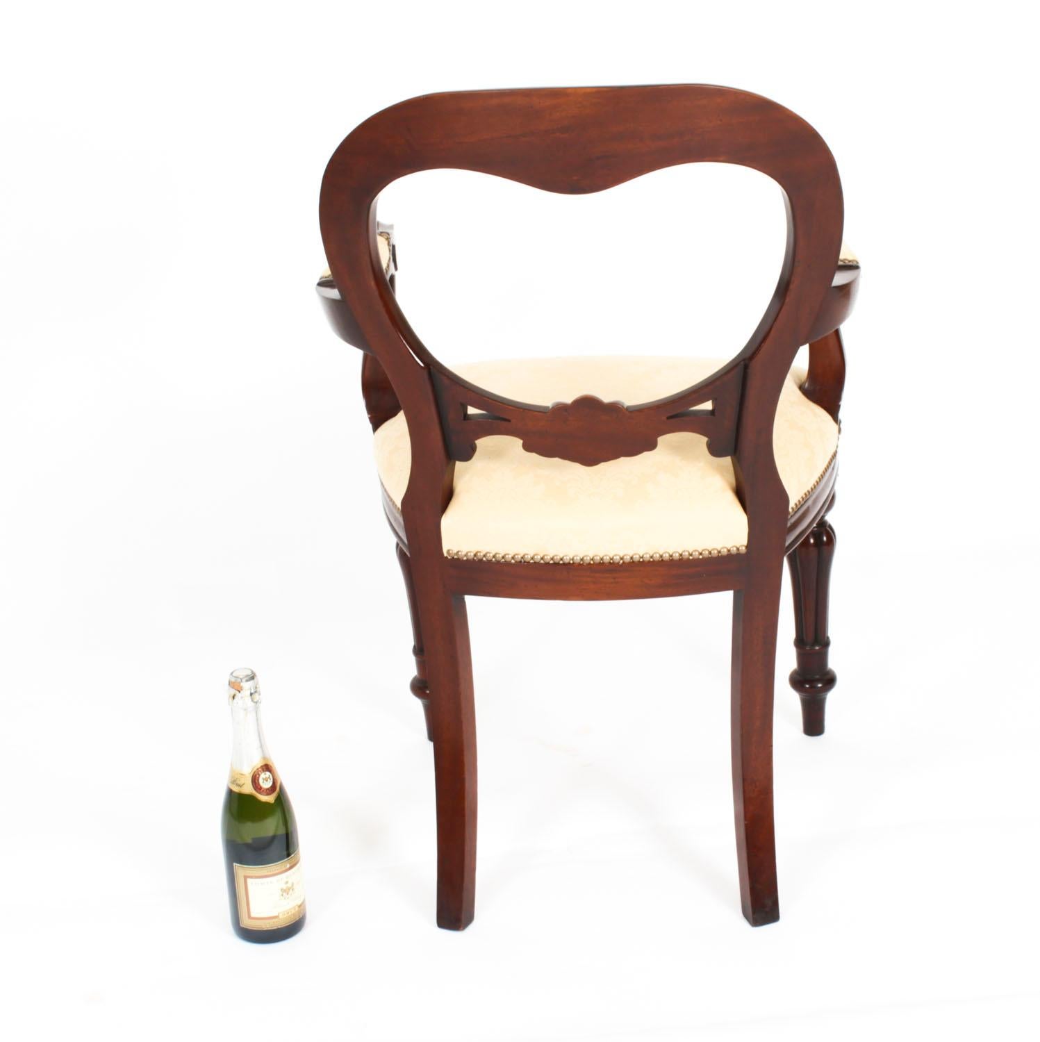 Ensemble vintage de 20 chaises de salle à manger néo- victoriennes à dossier ballon 20ème siècle en vente 6