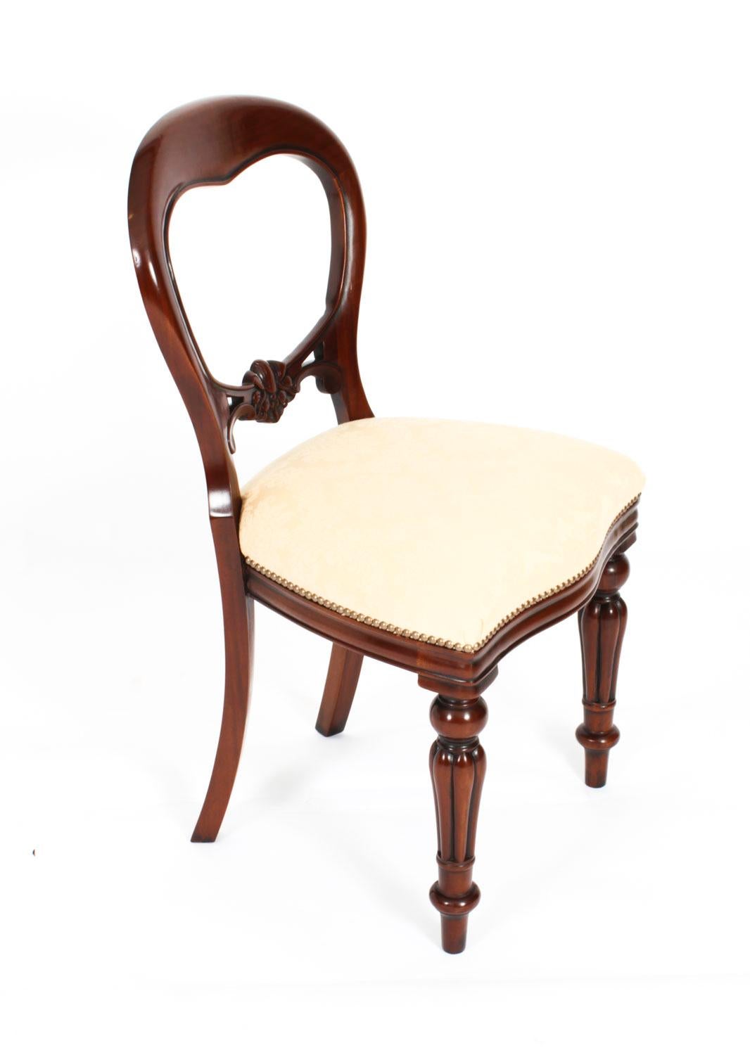 Ensemble vintage de 20 chaises de salle à manger néo- victoriennes à dossier ballon 20ème siècle en vente 7