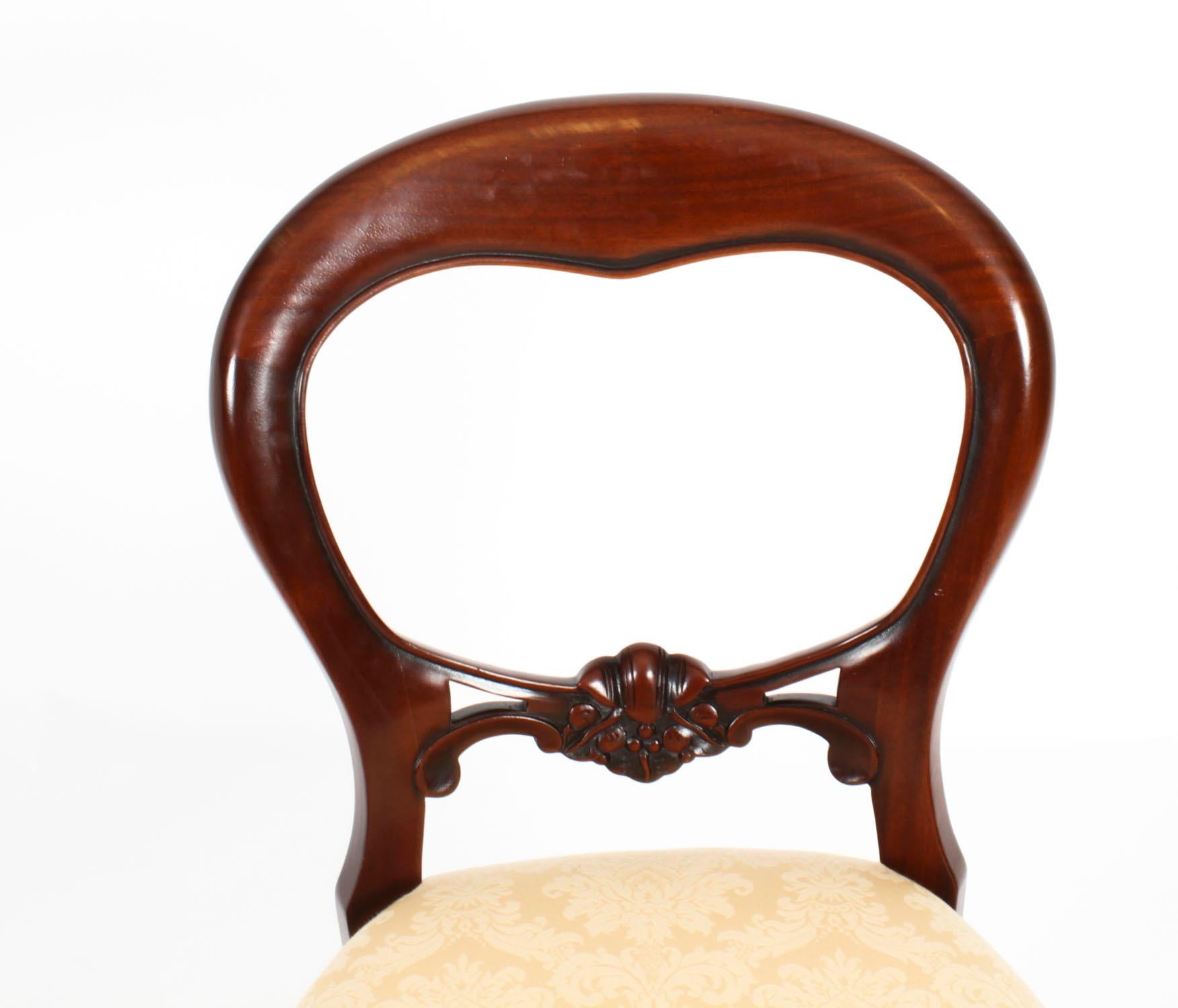 Ensemble vintage de 20 chaises de salle à manger néo- victoriennes à dossier ballon 20ème siècle en vente 9
