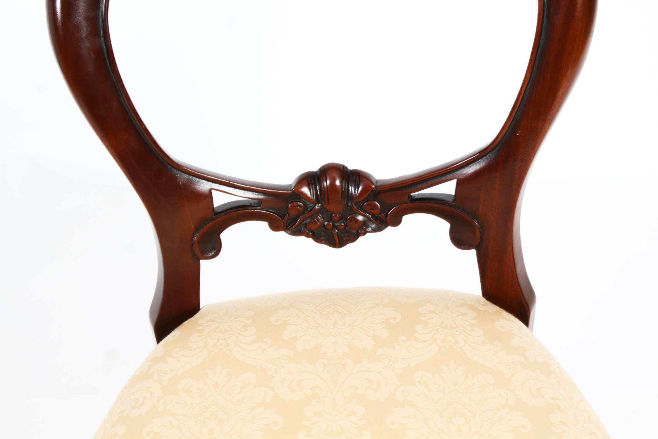 Ensemble vintage de 20 chaises de salle à manger néo- victoriennes à dossier ballon 20ème siècle en vente 10