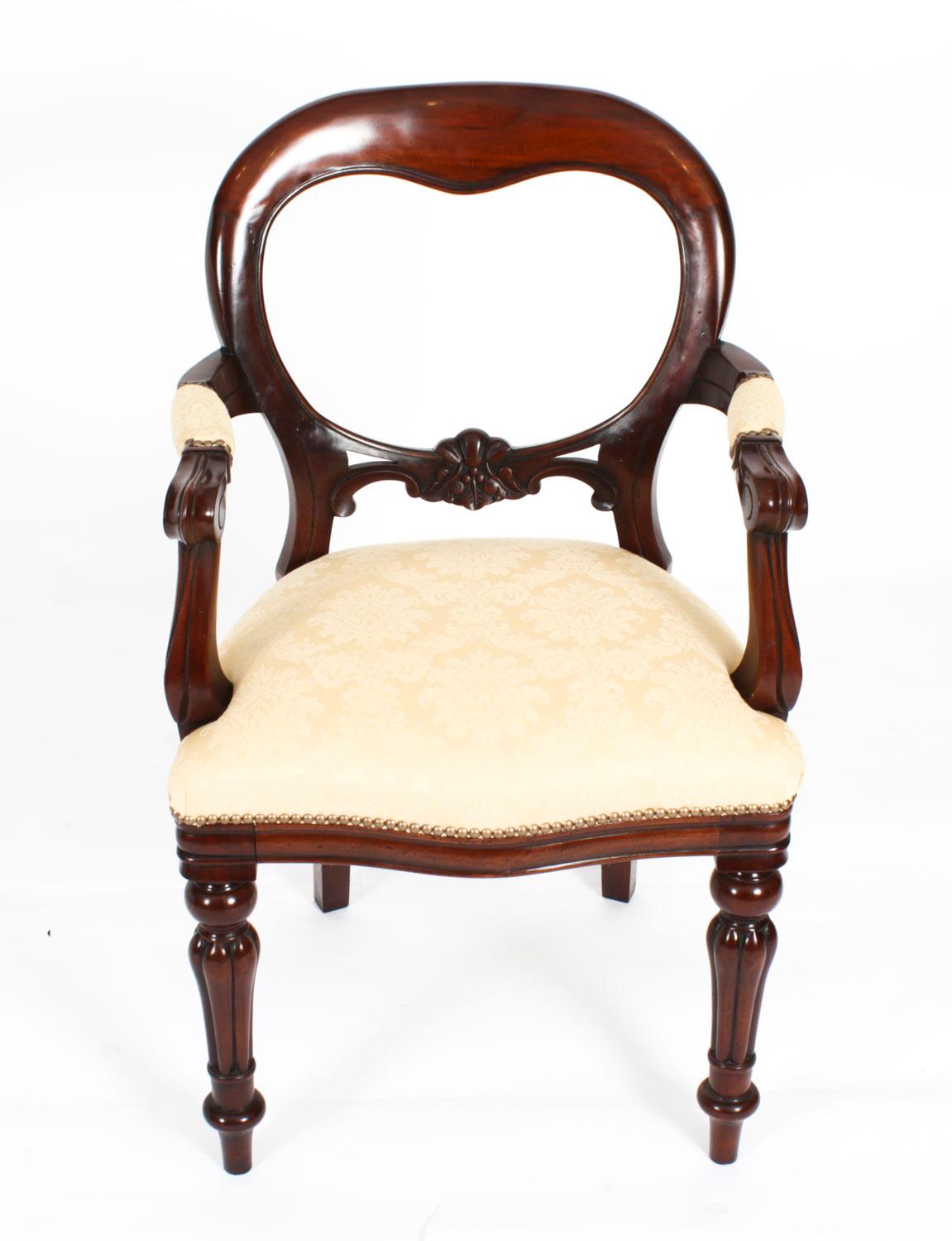 Ensemble vintage de 20 chaises de salle à manger néo- victoriennes à dossier ballon 20ème siècle Bon état - En vente à London, GB