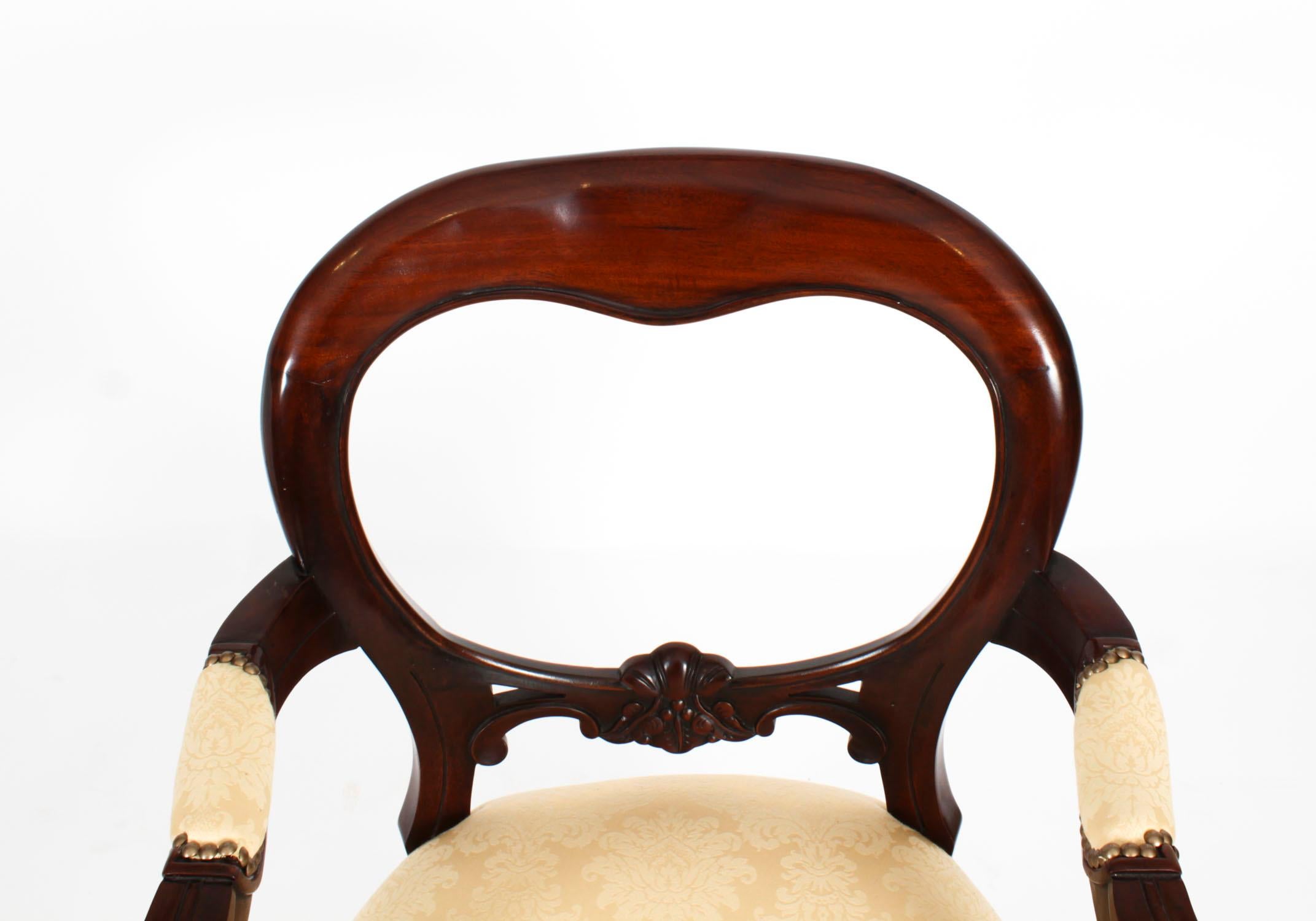 20ième siècle Ensemble vintage de 20 chaises de salle à manger néo- victoriennes à dossier ballon 20ème siècle en vente