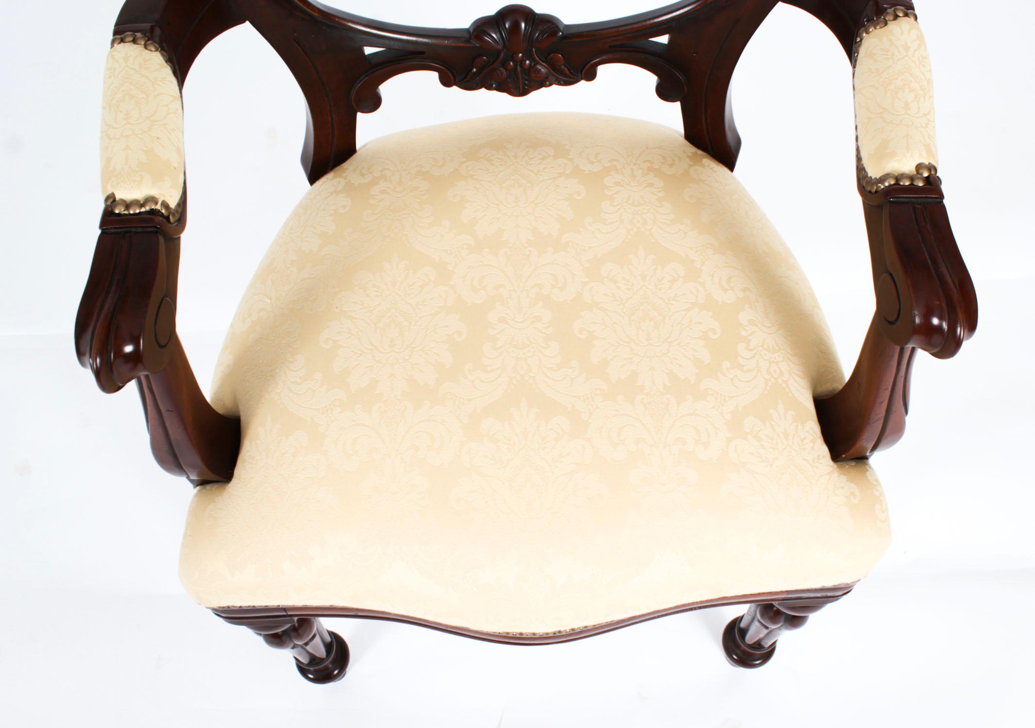 Acajou Ensemble vintage de 20 chaises de salle à manger néo- victoriennes à dossier ballon 20ème siècle en vente