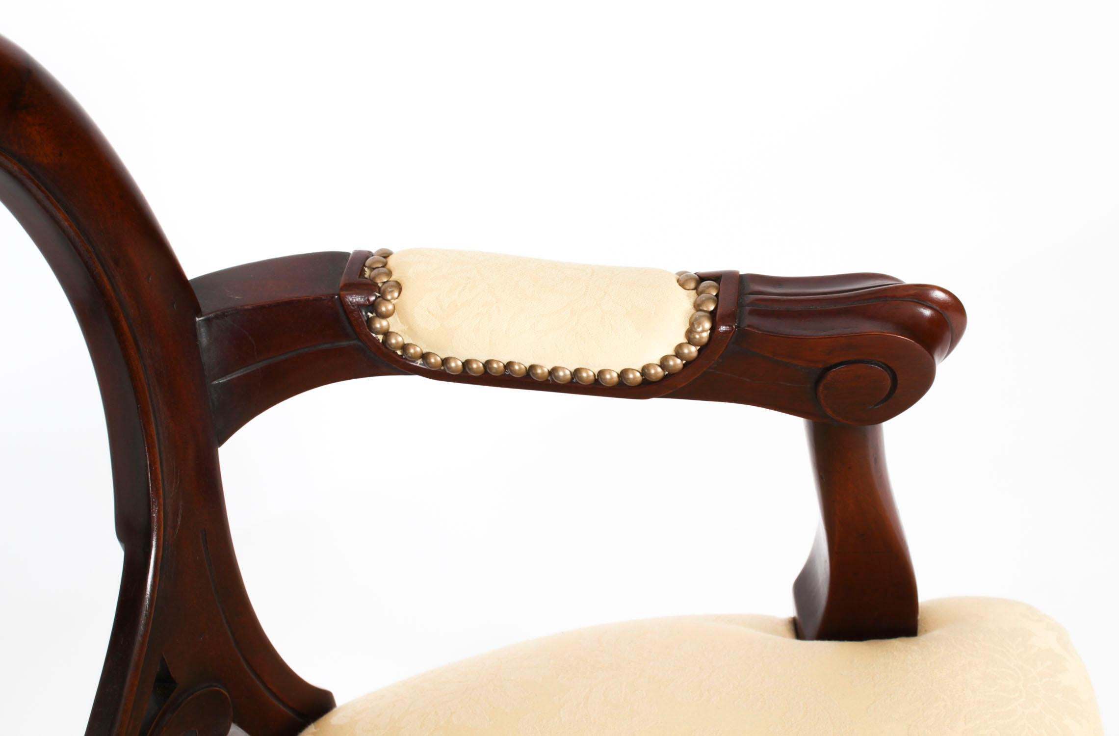 Ensemble vintage de 20 chaises de salle à manger néo- victoriennes à dossier ballon 20ème siècle en vente 2