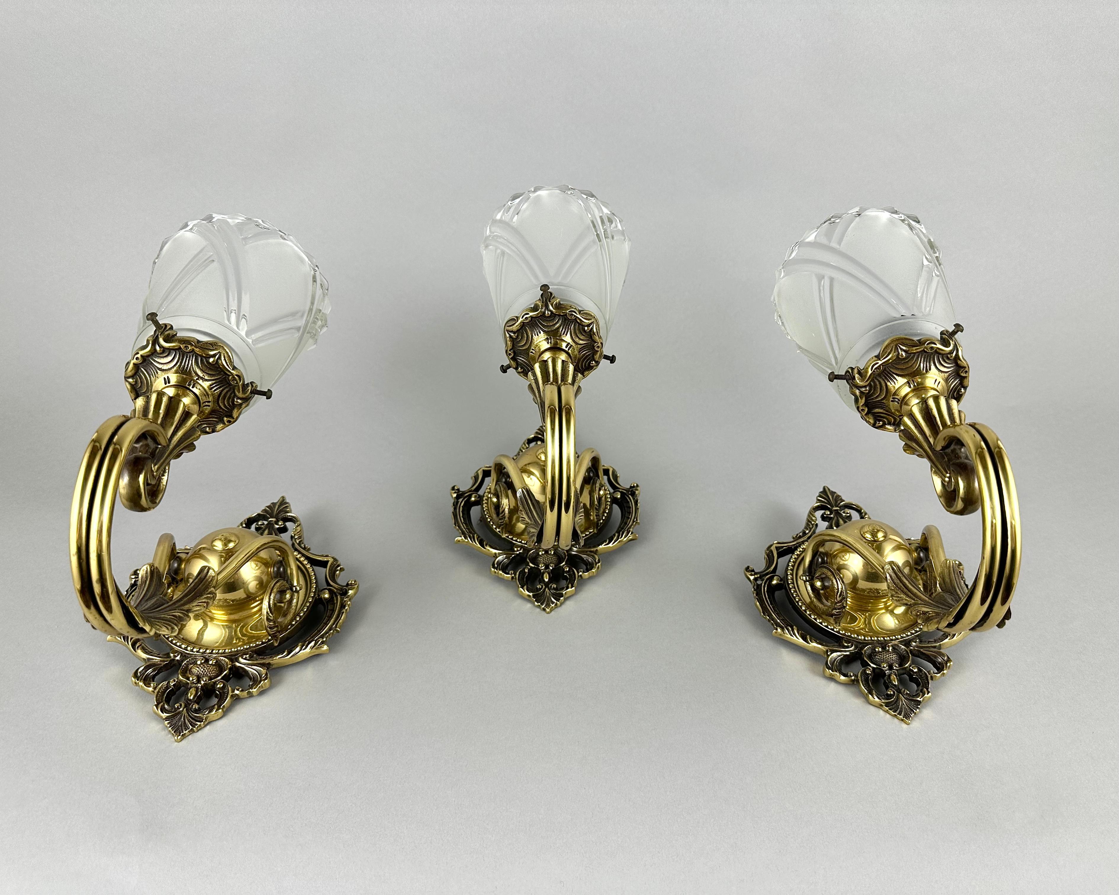 Vintage Set 3 Wall Mount Sconces In Bronze With Glass Shades, Germany In Excellent Condition For Sale In Bastogne, BE