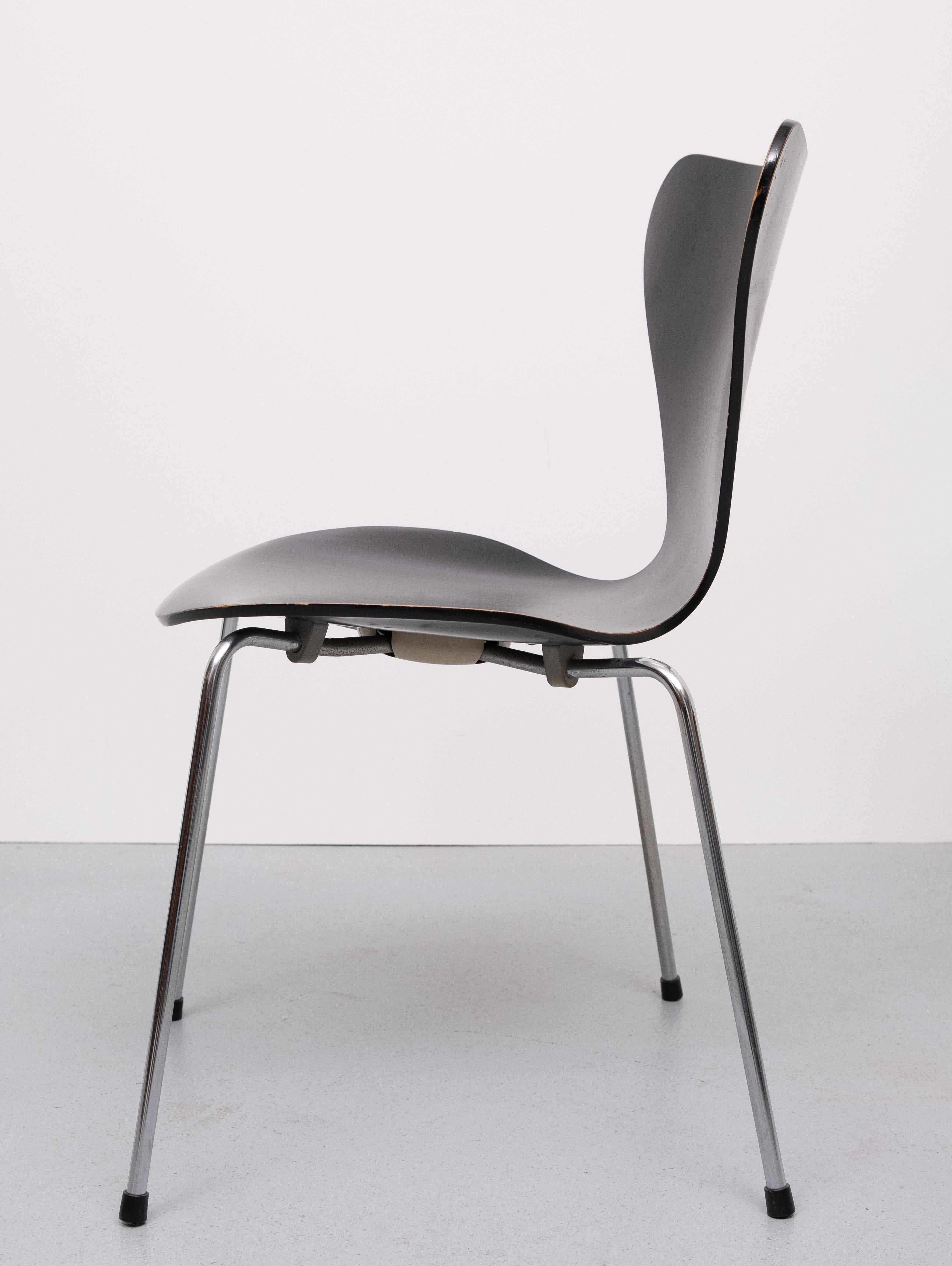 Set 3107 sedie a farfalla vintage design Arne Jacobsen per Fritz Hansen in vendita 6