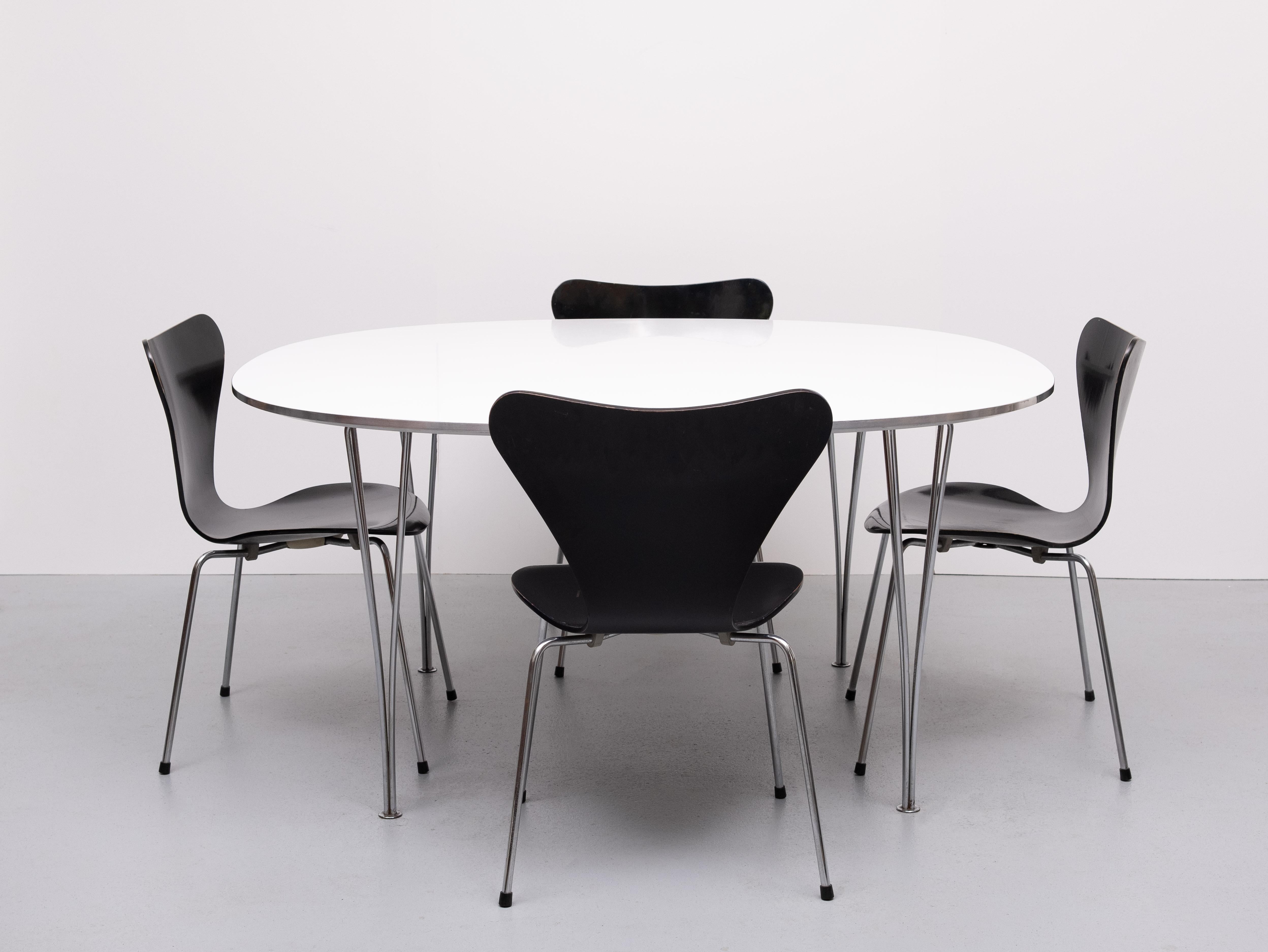 Set 3107 sedie a farfalla vintage design Arne Jacobsen per Fritz Hansen in vendita 8