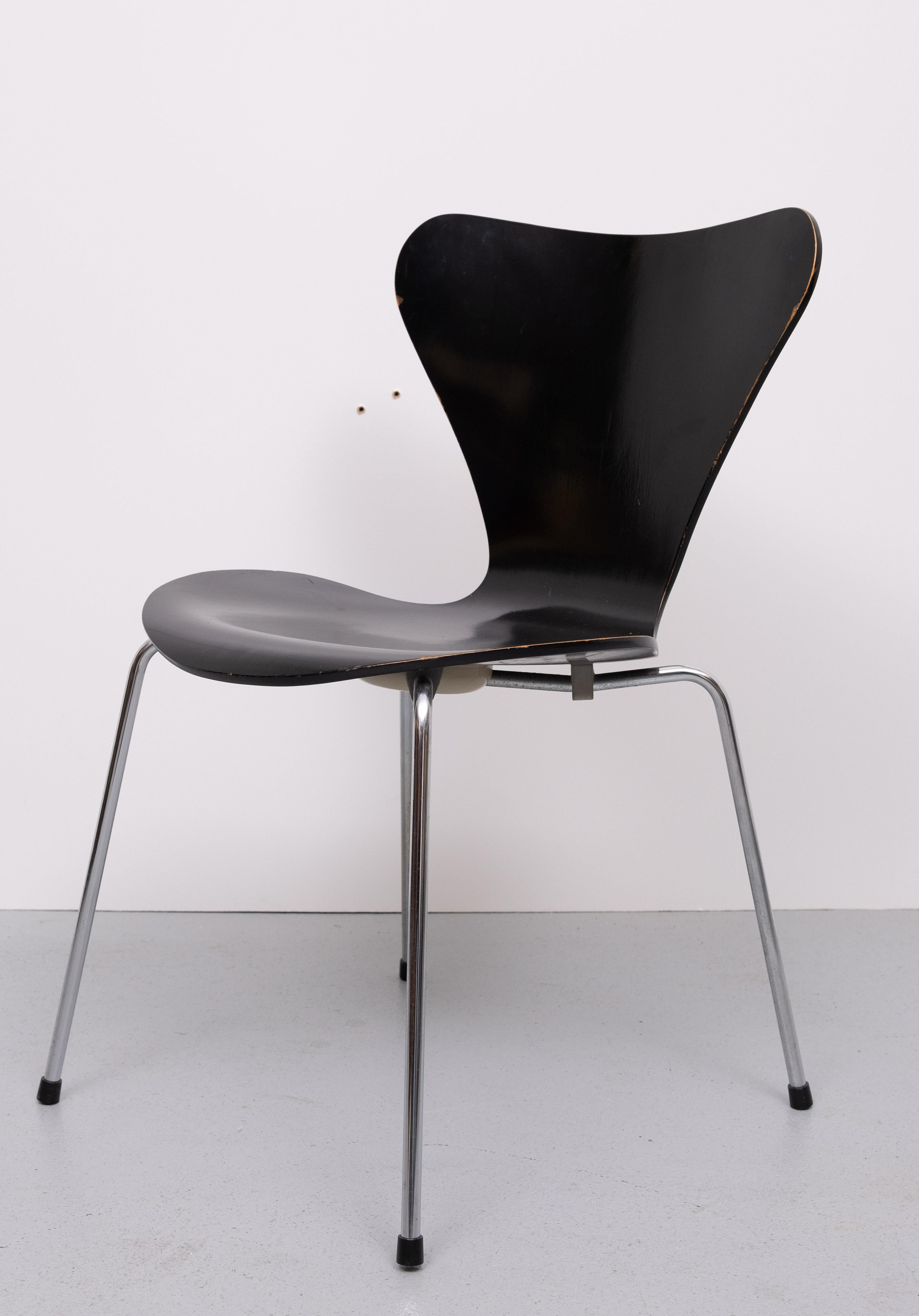 Compensato Set 3107 sedie a farfalla vintage design Arne Jacobsen per Fritz Hansen in vendita