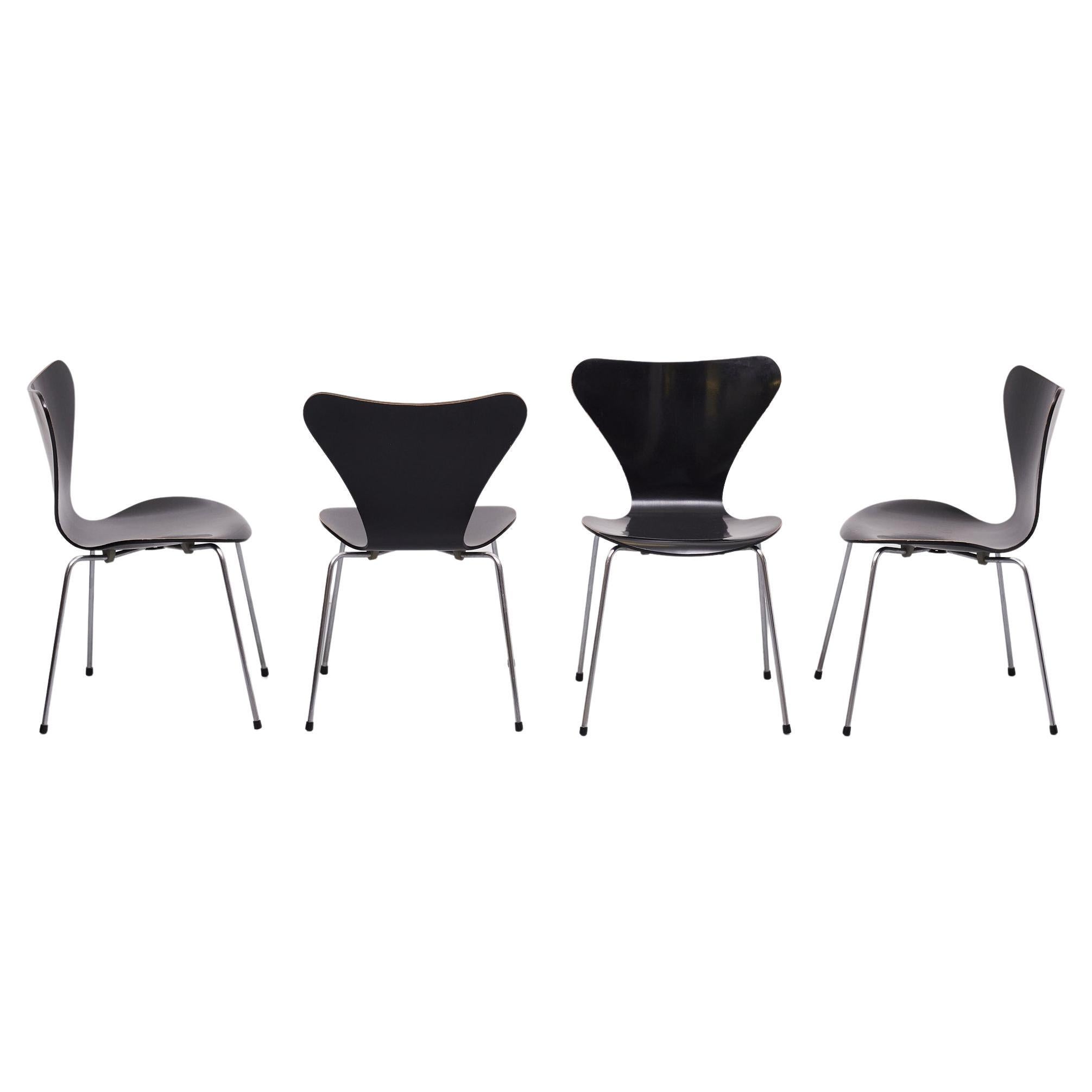 Vintage Set 3107 Butterfly Chairs Design Arne Jacobsen for Fritz Hansen